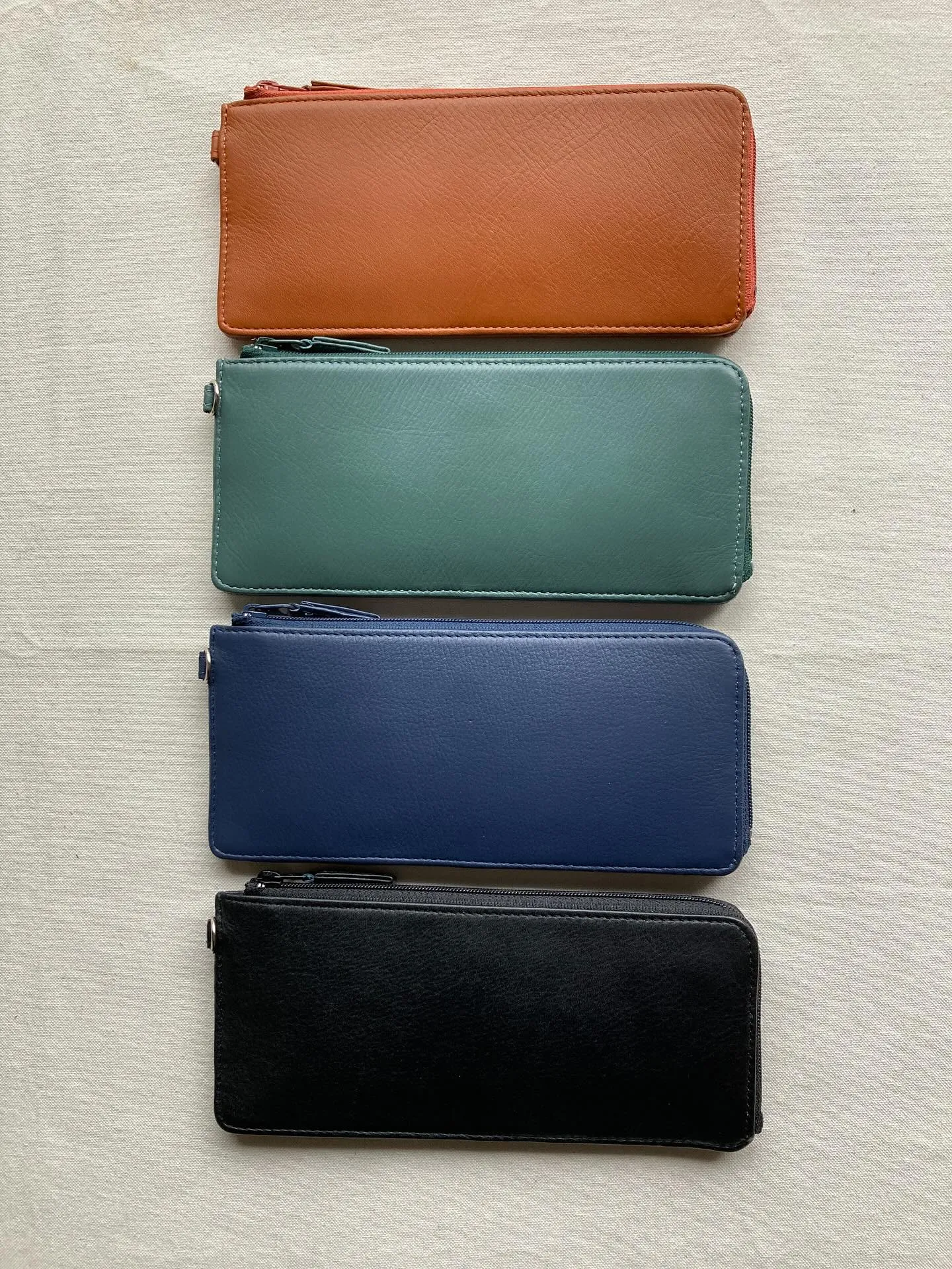 クラシカ史上最薄かつ収納力ある長財布です。