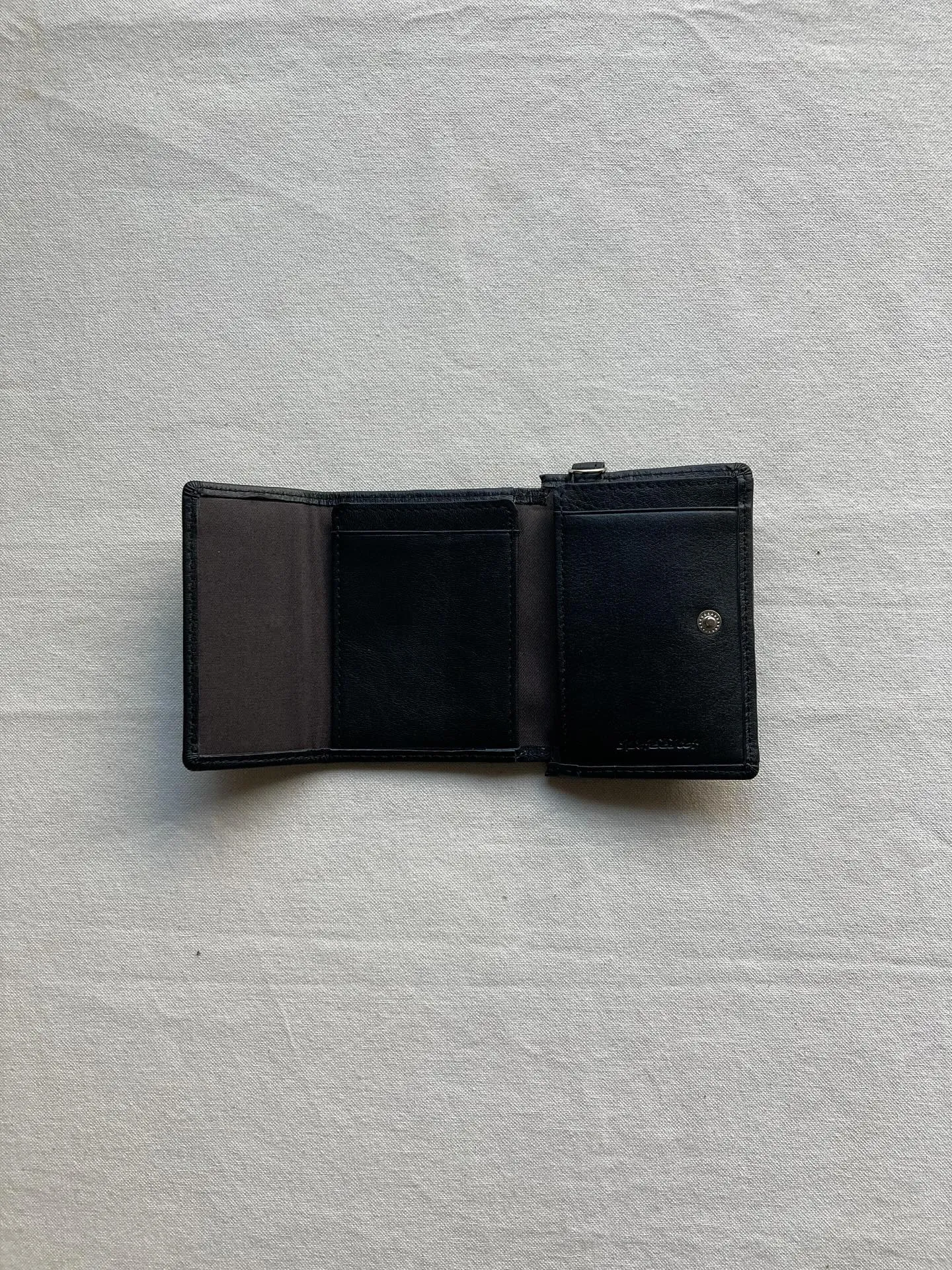 カードサイズのミニマムウォレット。