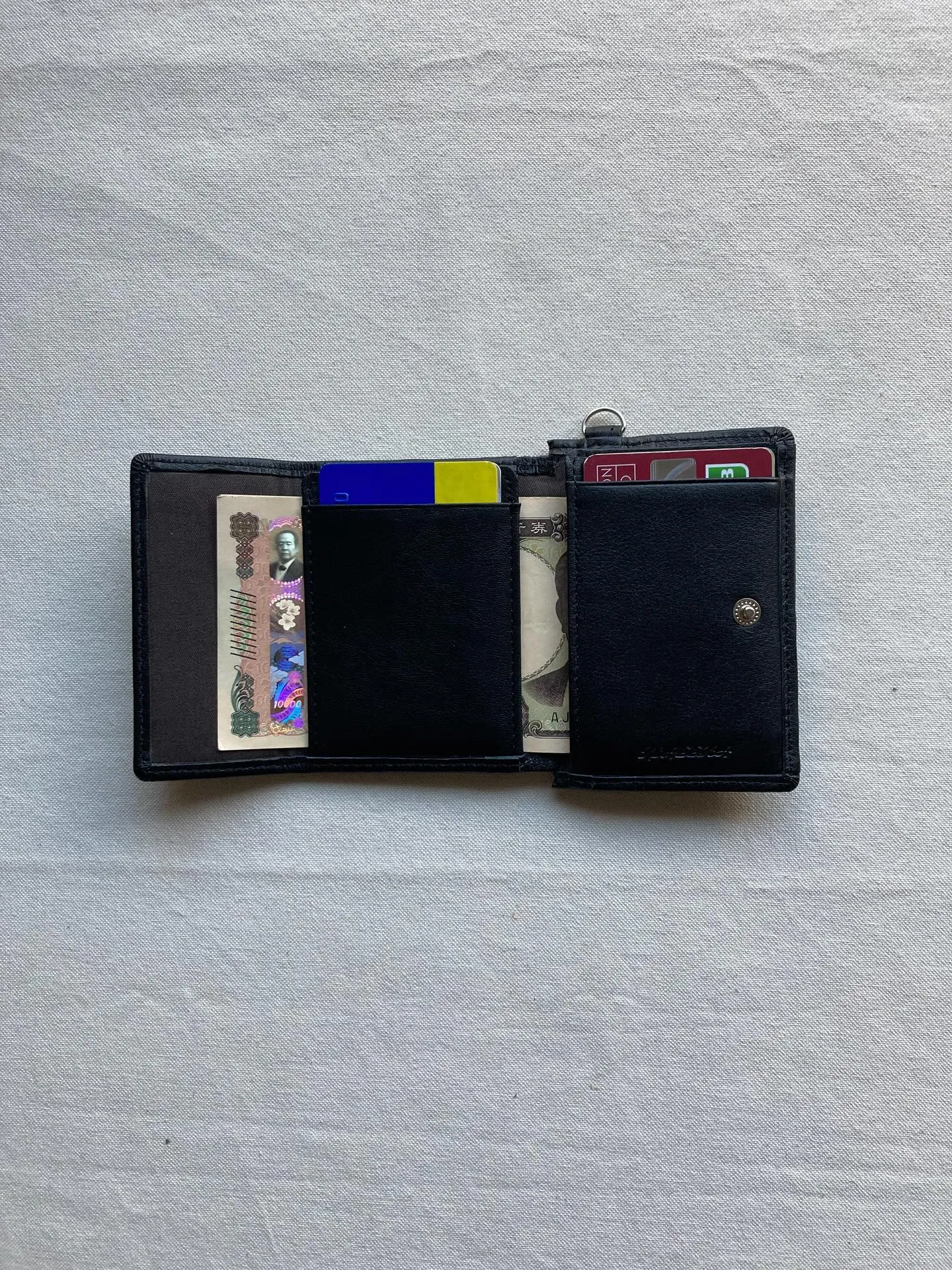 カードサイズのミニマムウォレット。