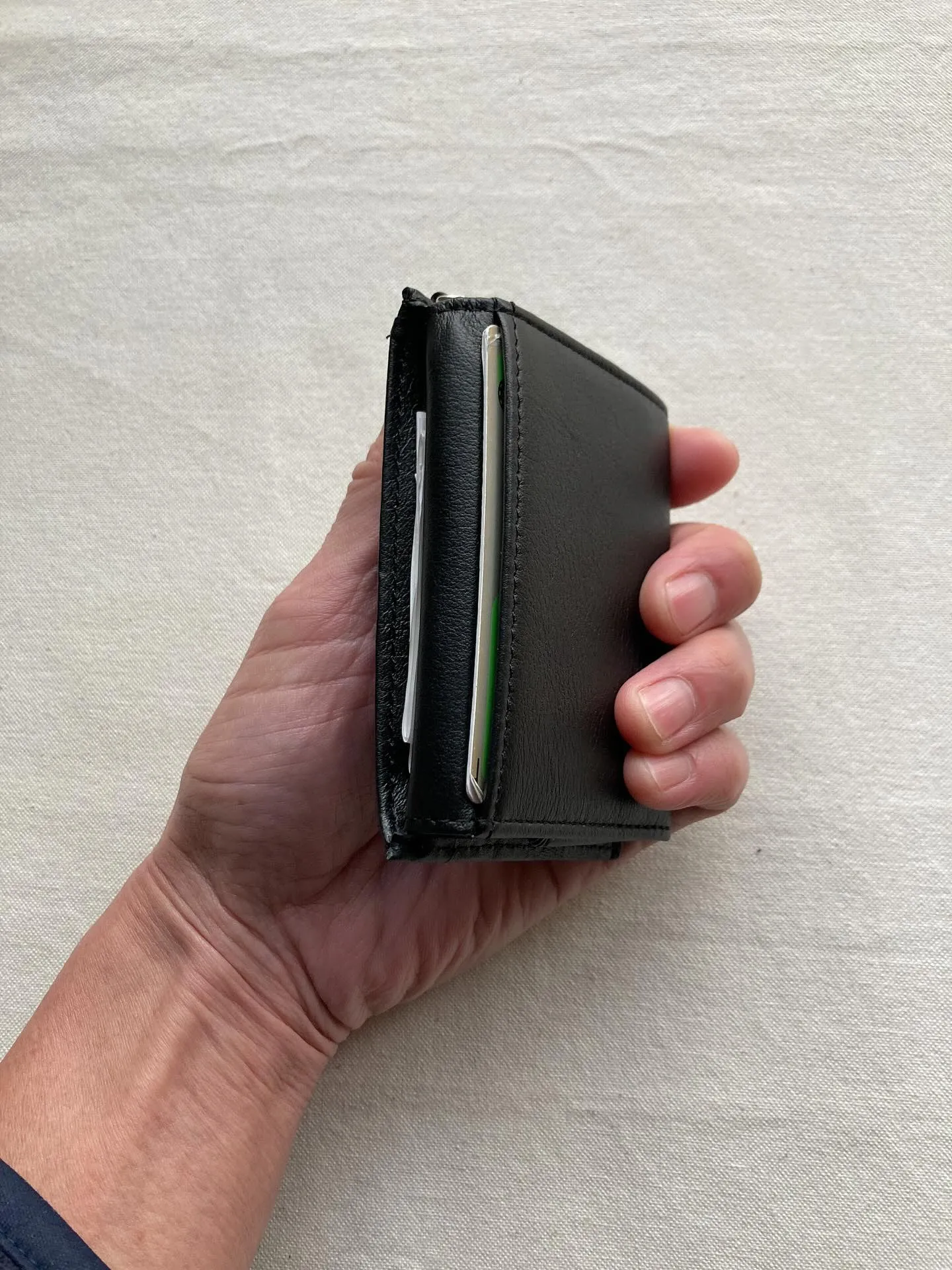カードサイズのミニマムウォレット。