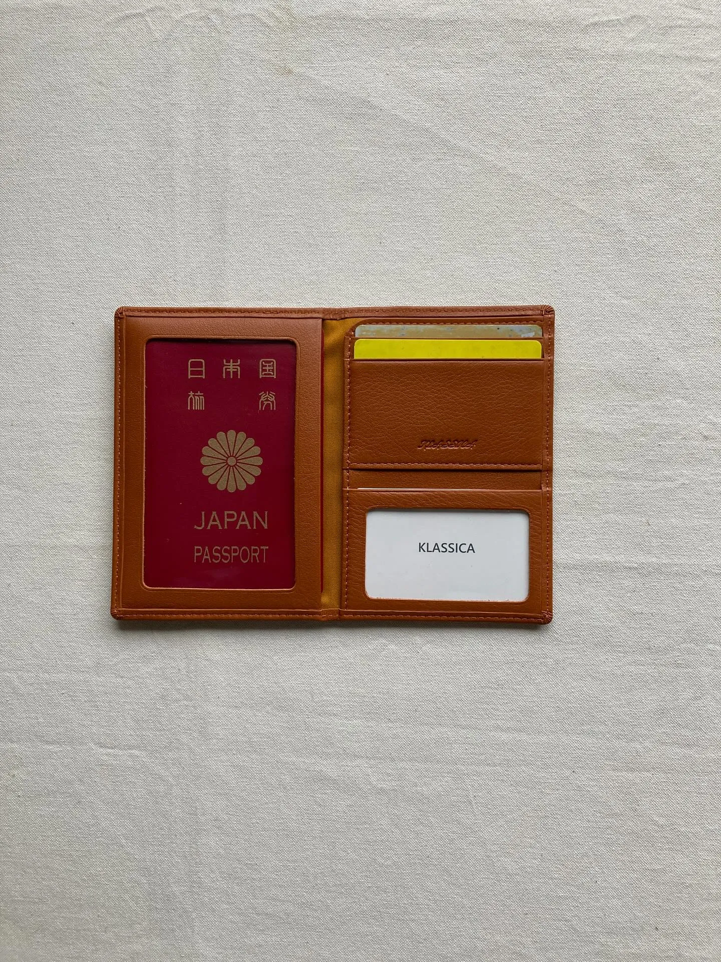 海外旅行のお共にパスポートホルダーはいかがでしょうか？パスポ...