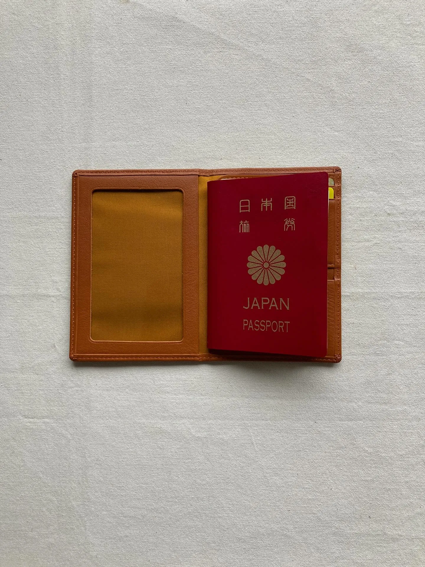 海外旅行のお共にパスポートホルダーはいかがでしょうか？パスポ...