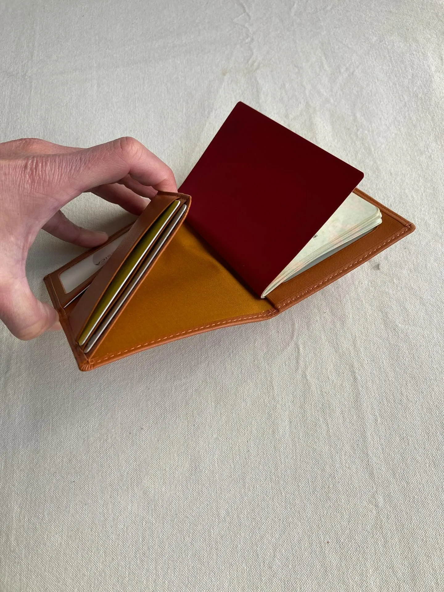 海外旅行のお共にパスポートホルダーはいかがでしょうか？パスポ...