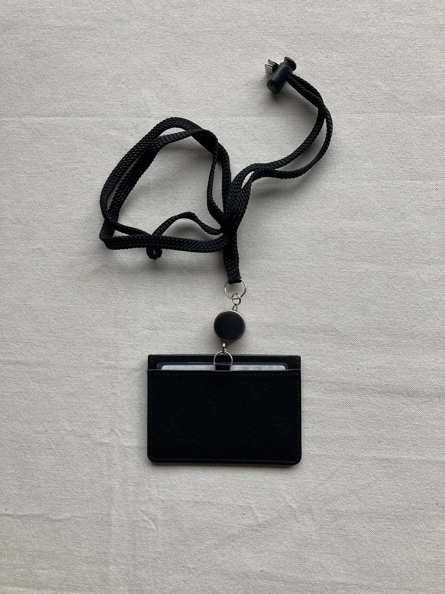 手触りの異なる2種類のイタリアンレザーを組み合わせたIDケー...