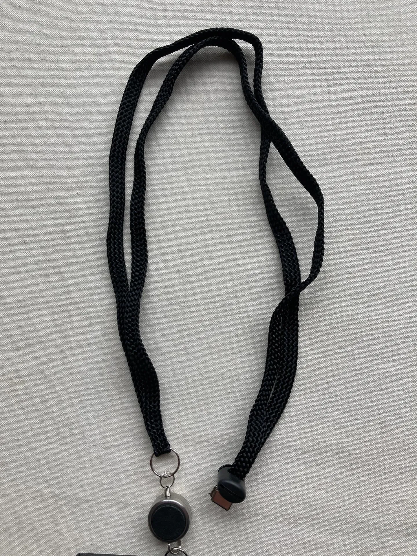 手触りの異なる2種類のイタリアンレザーを組み合わせたIDケー...