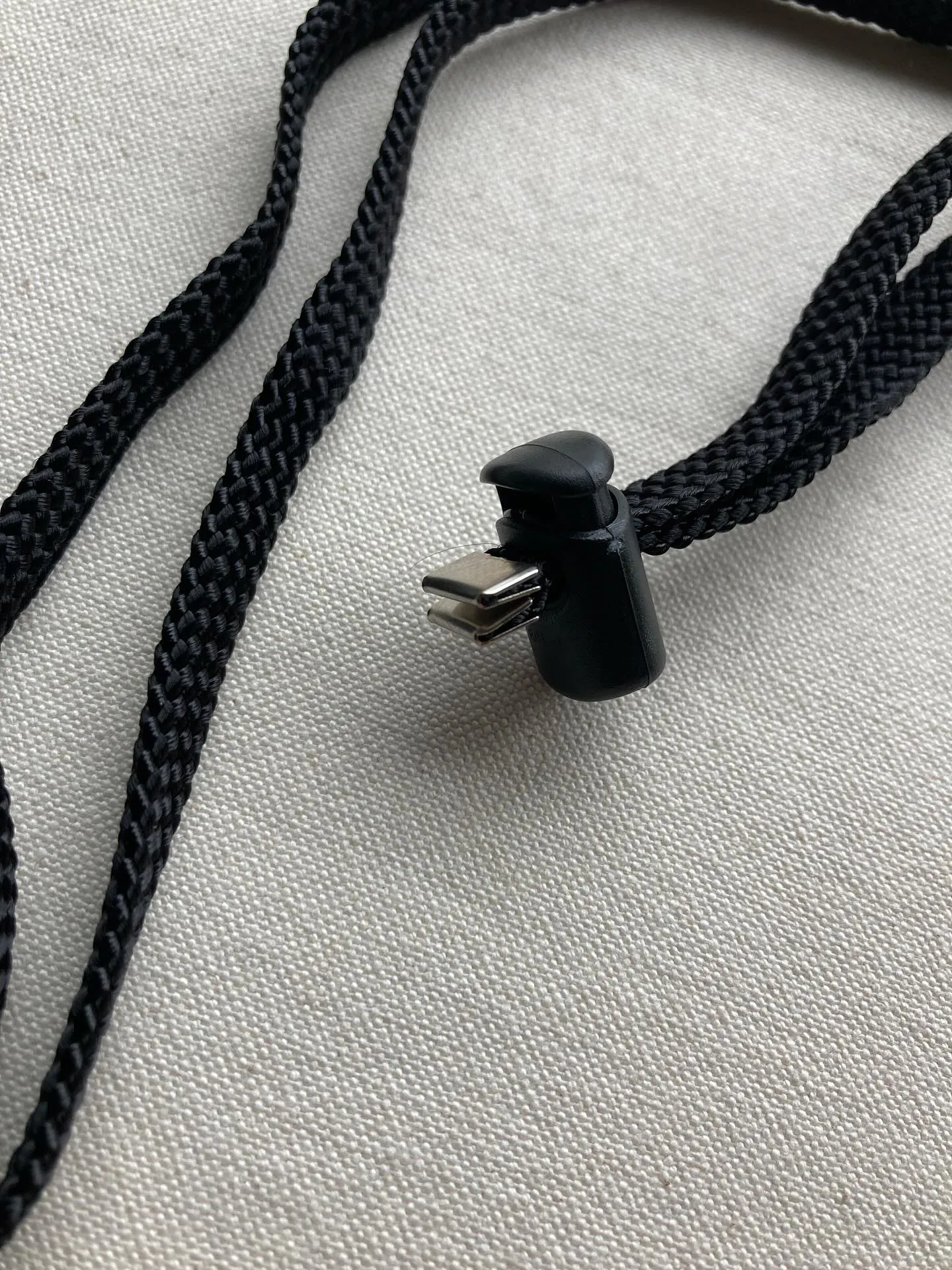 手触りの異なる2種類のイタリアンレザーを組み合わせたIDケー...