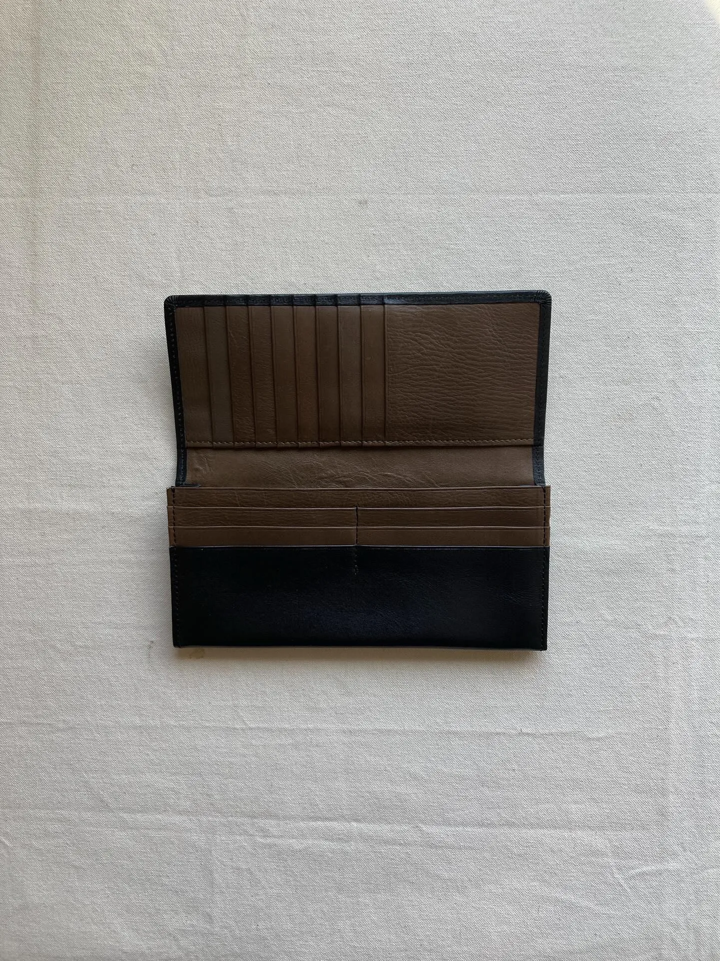 兵庫県姫路市のタンナーによるタンニン鞣しの牛革を使用した長財...