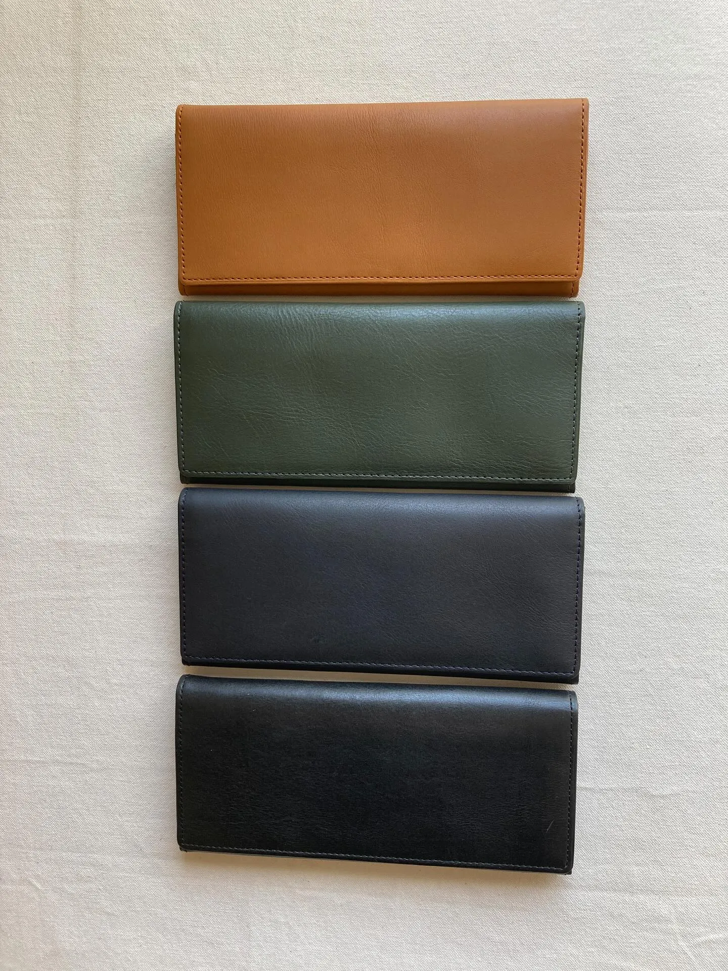 兵庫県姫路市のタンナーによるタンニン鞣しの牛革を使用した長財...