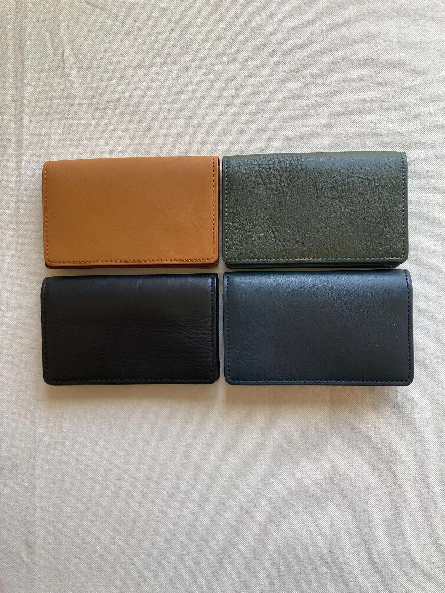 兵庫県姫路市のタンナーによるタンニン鞣しの牛革を使用した名刺...