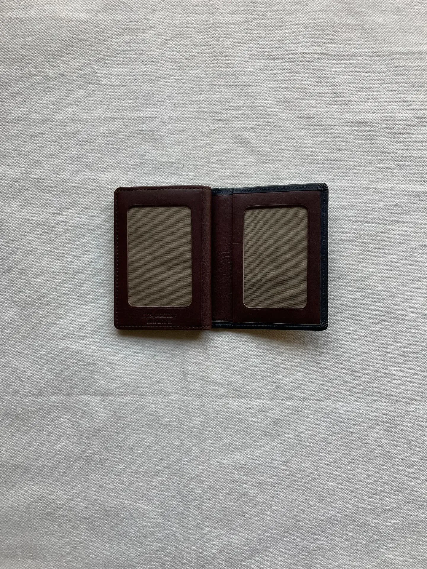 兵庫県姫路市のタンナーによるタンニン鞣しの牛革を使用しました...