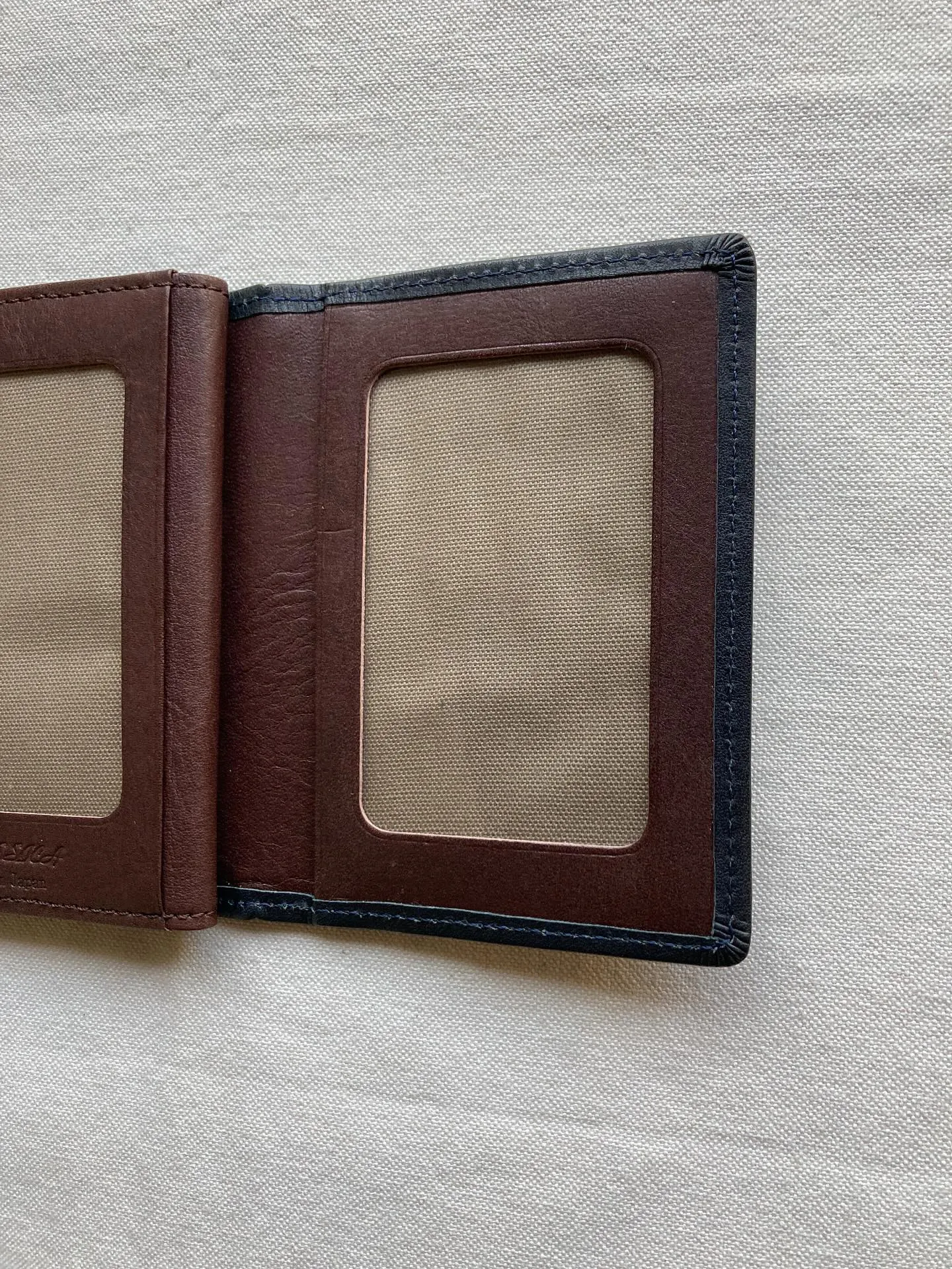 兵庫県姫路市のタンナーによるタンニン鞣しの牛革を使用しました...