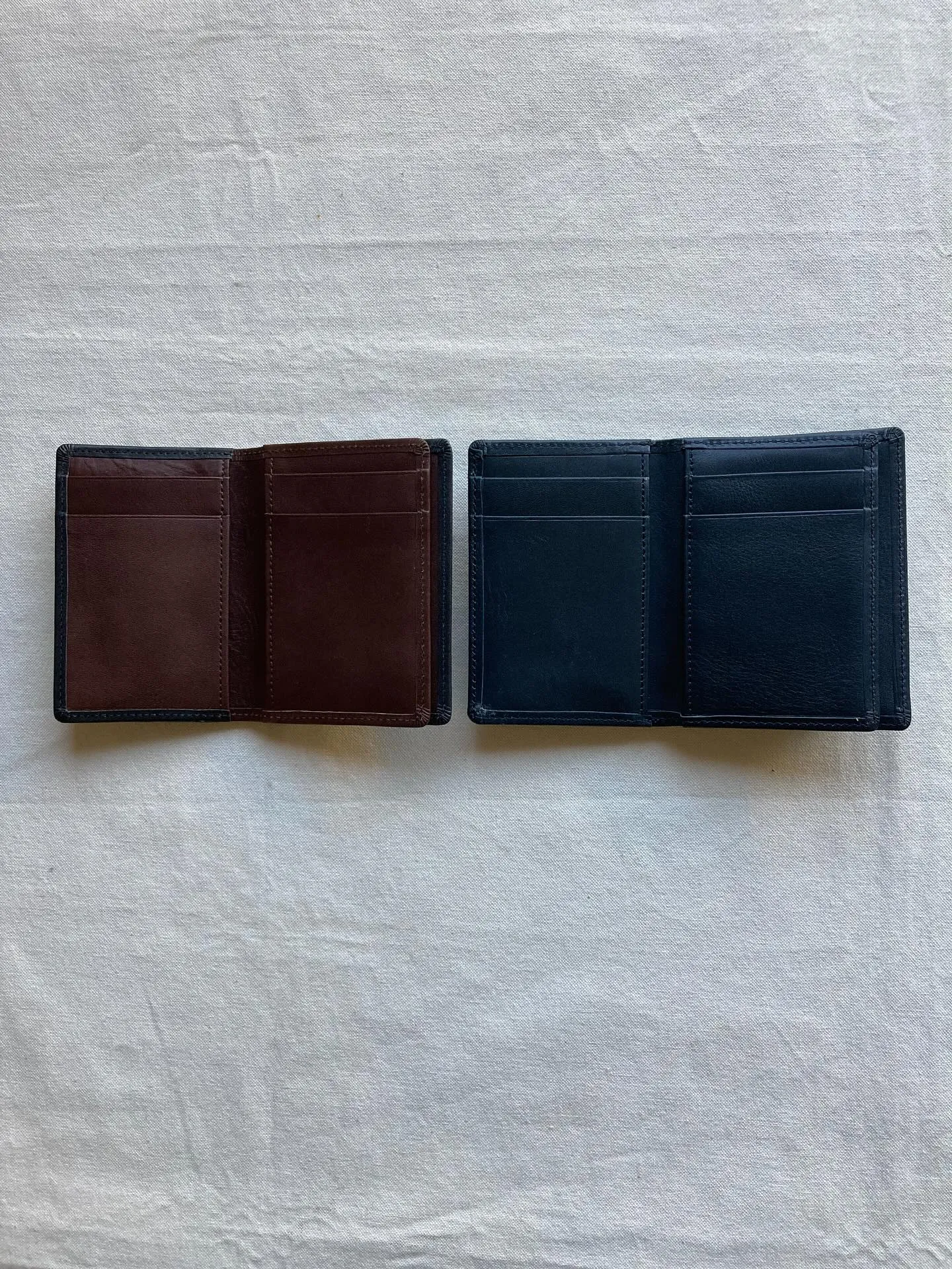 大人びたフォーマル定番カラー、ネイビーと揺るぎないどっしりと...