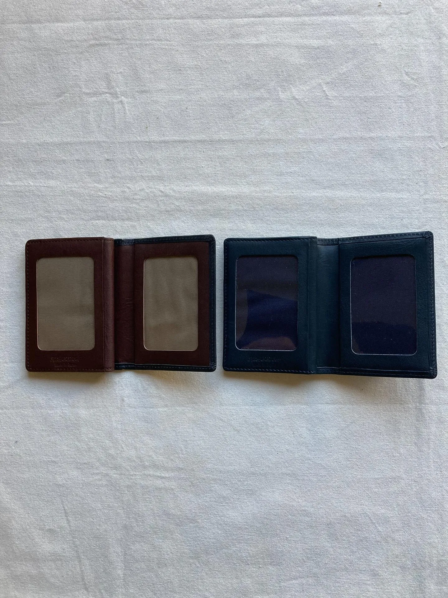 大人びたフォーマル定番カラー、ネイビーと揺るぎないどっしりと...