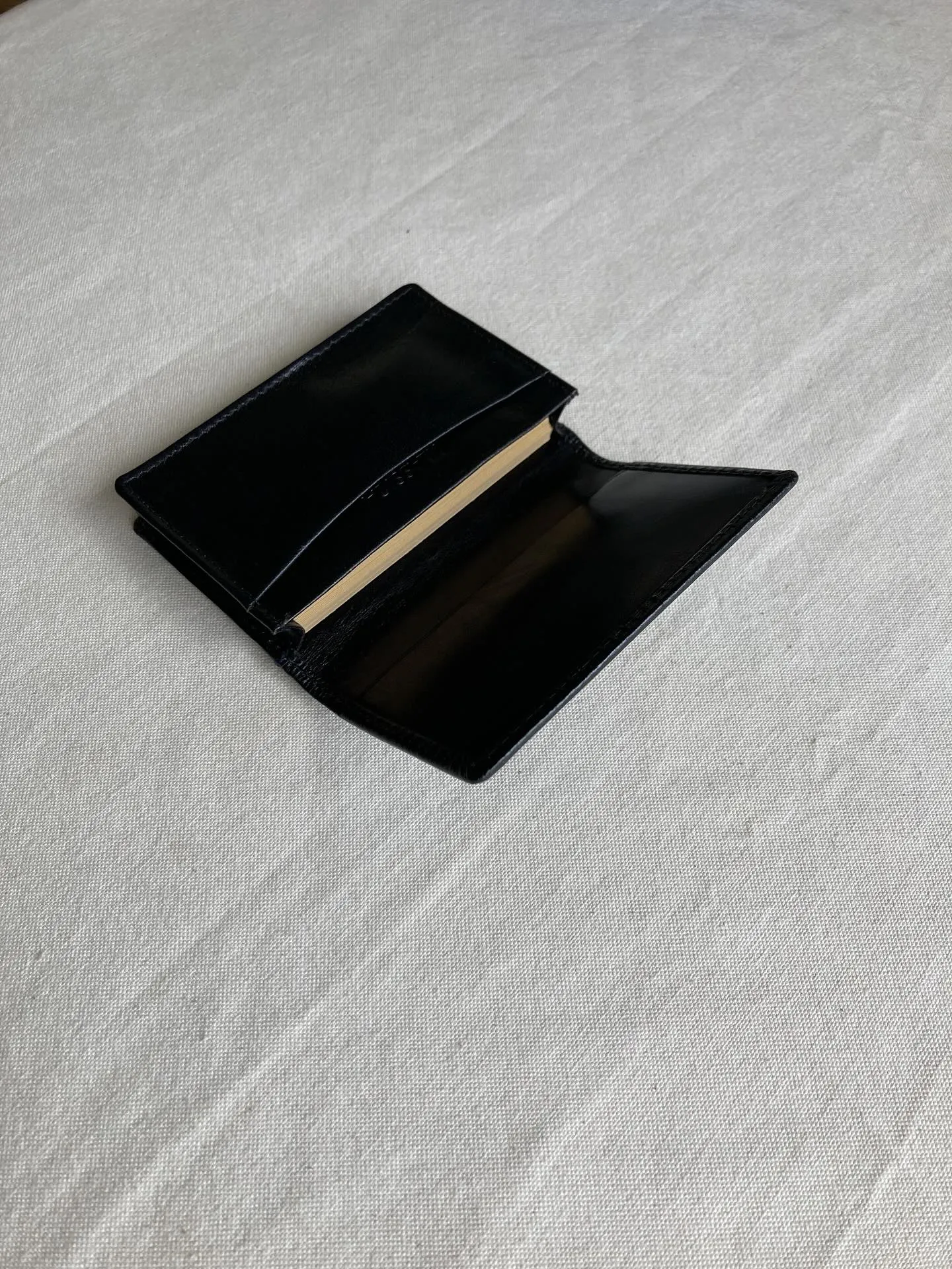 バッファローレザーを使用しました名刺入れ。