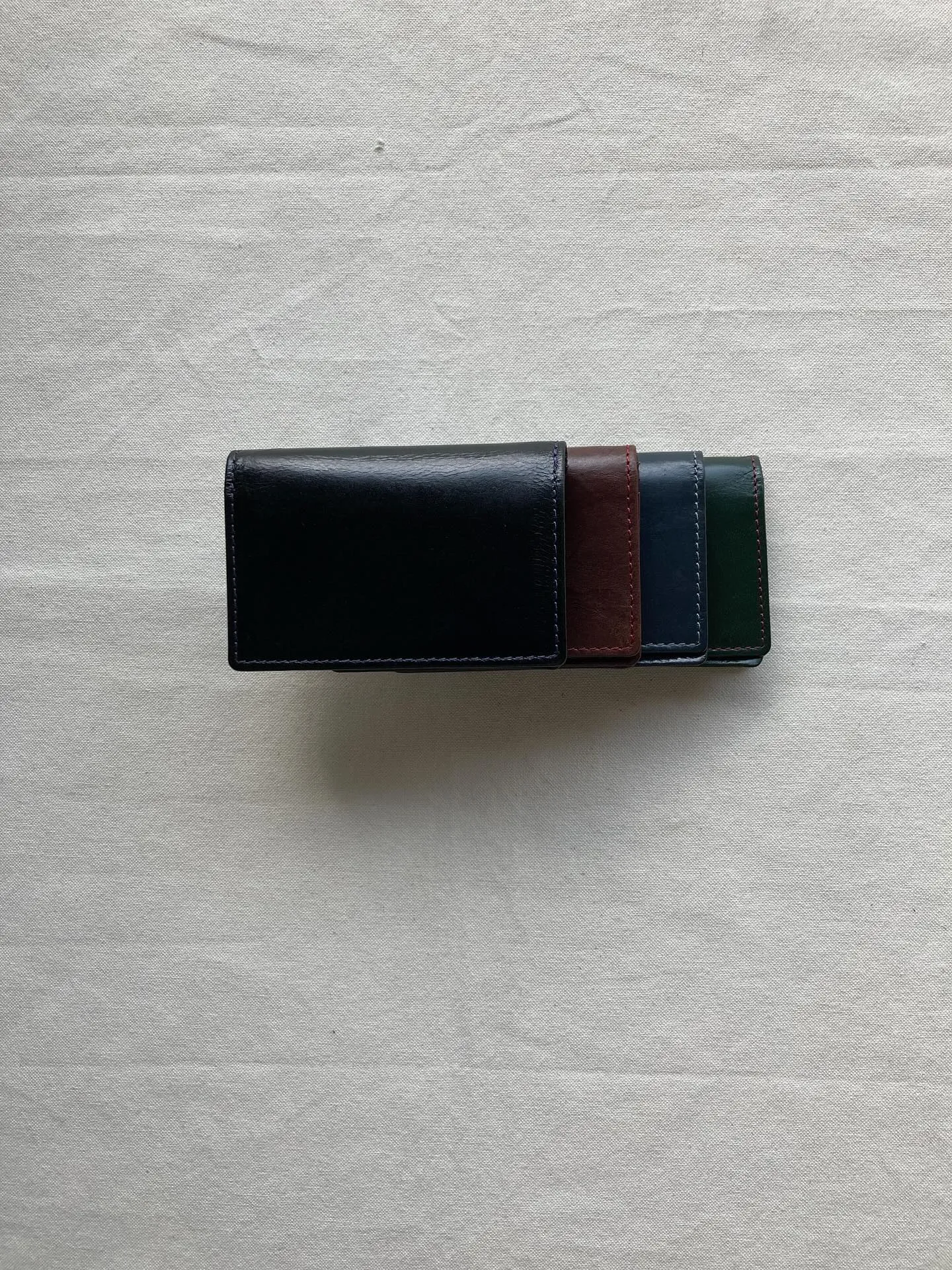 バッファローレザーを使用しました名刺入れ。