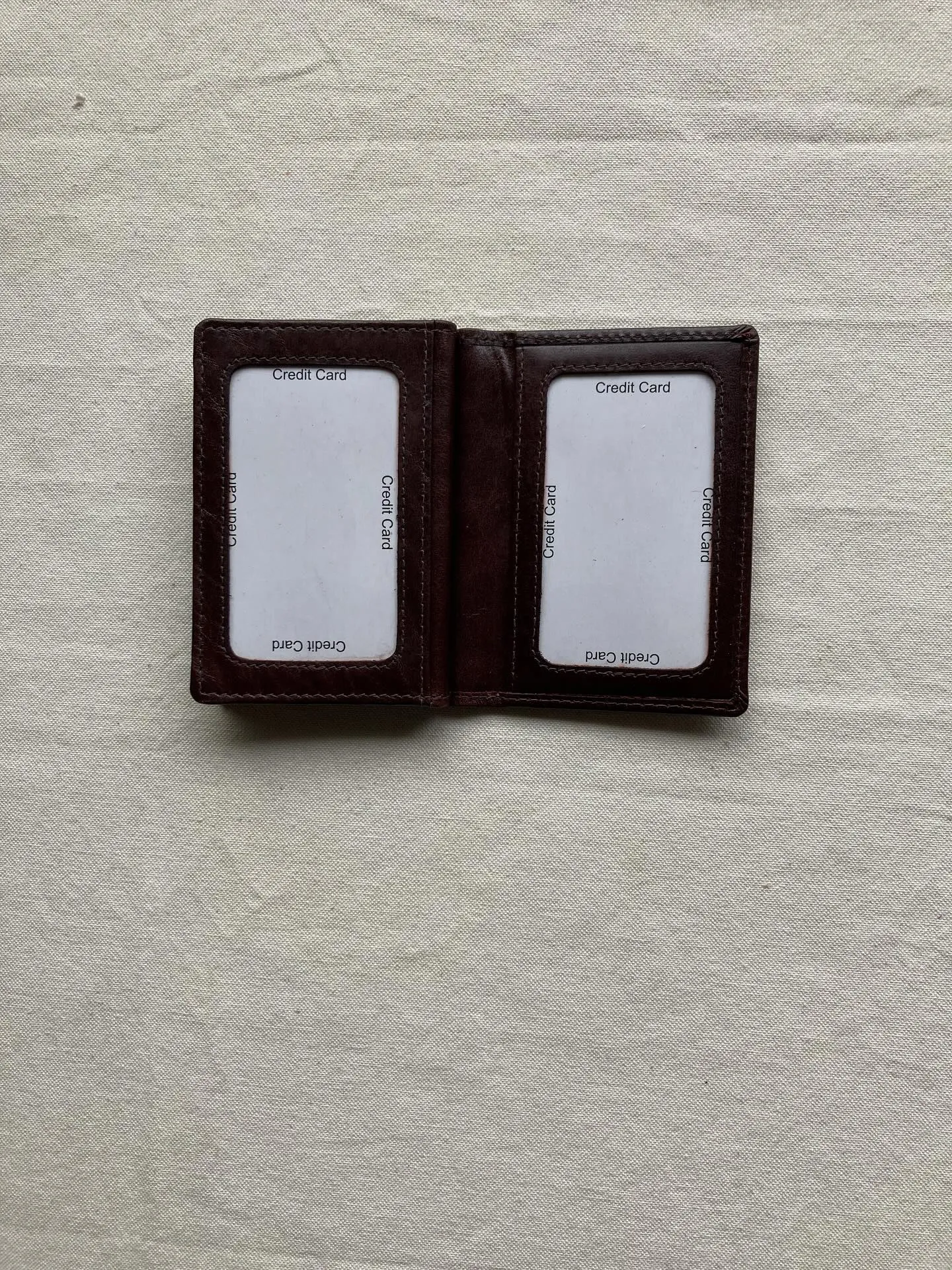 水牛革を使用しましたパスケース。