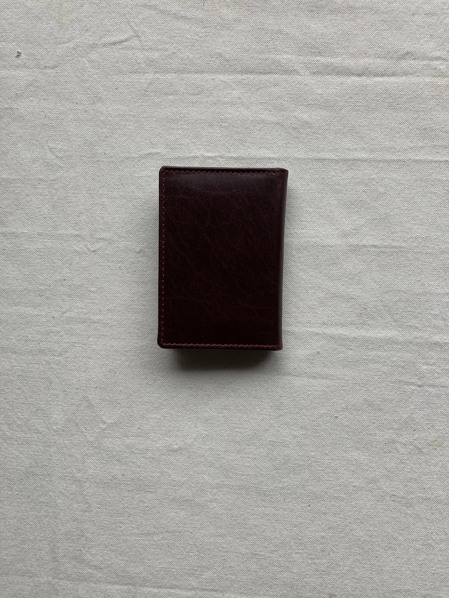 水牛革を使用しましたパスケース。