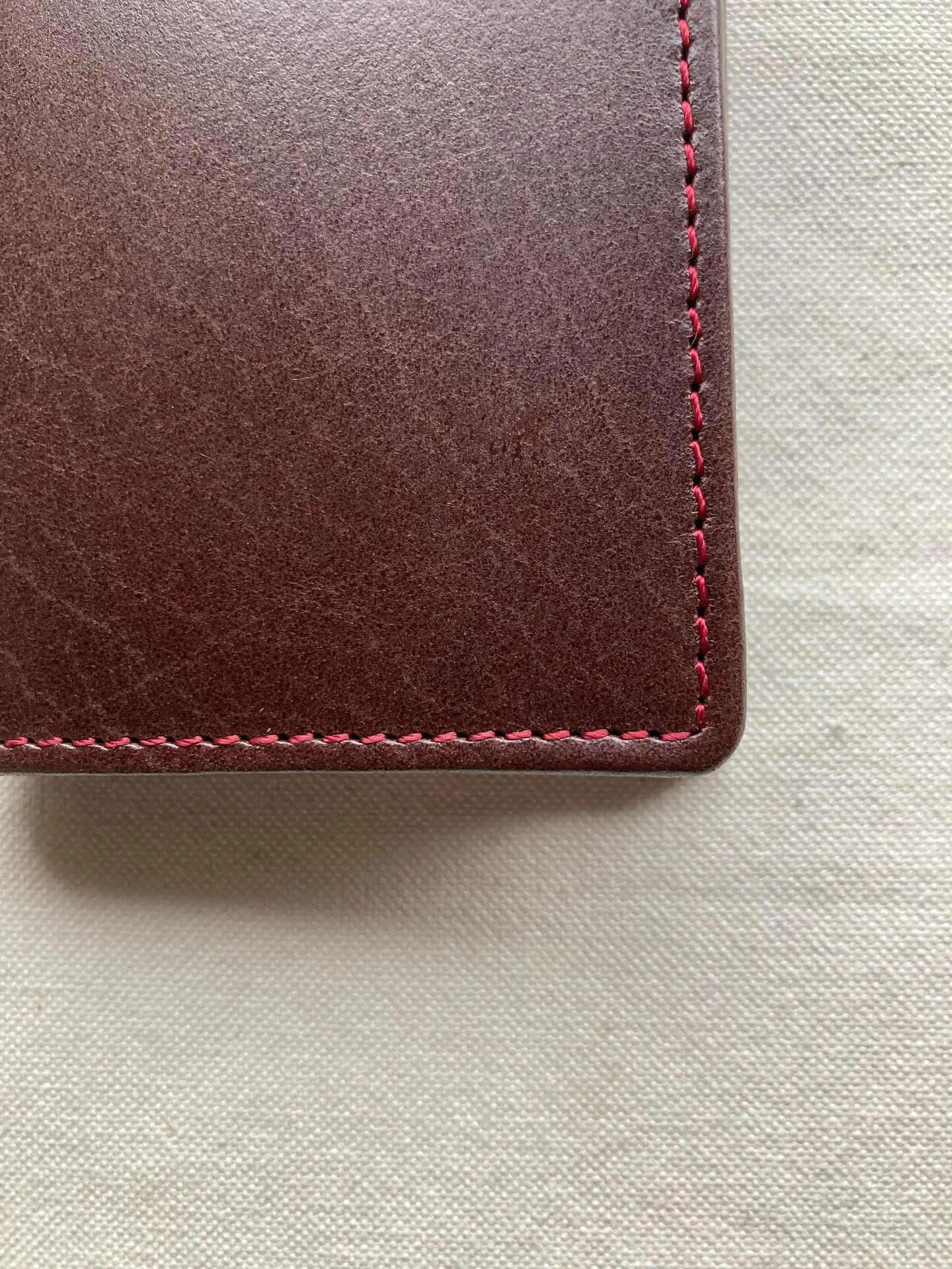 水牛革を使用しましたパスケース。