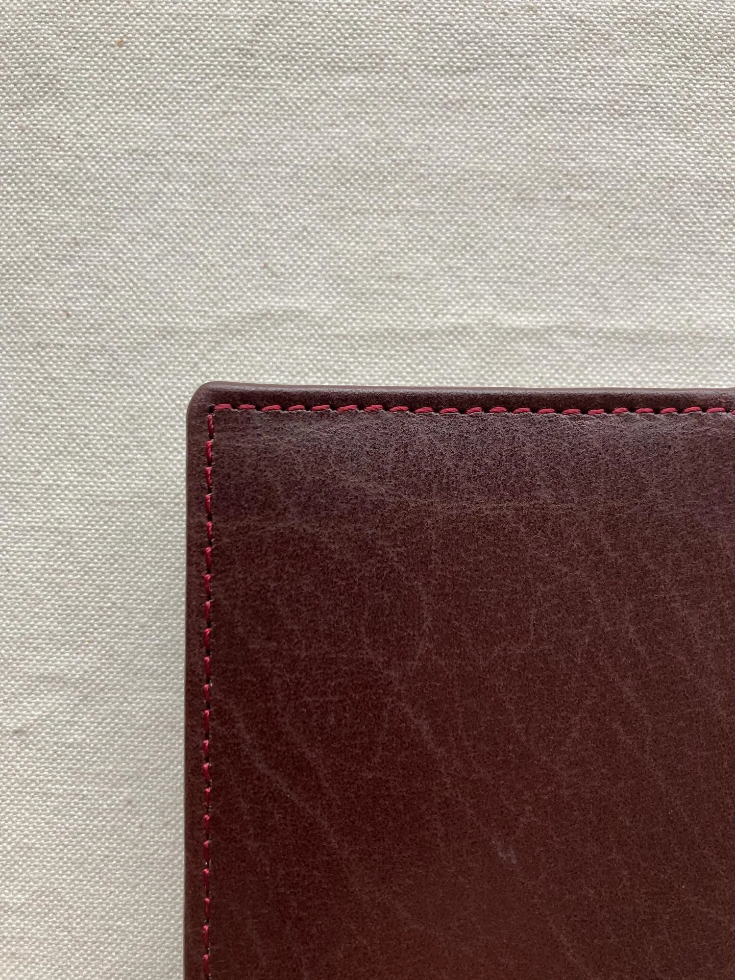 水牛革を使用しましたパスケース。