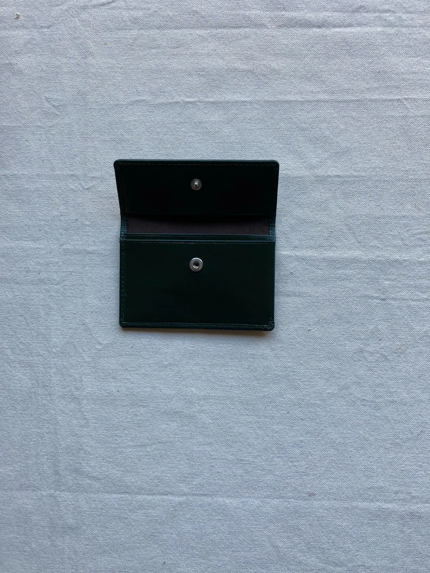 水牛革を使用しましたカードケース。