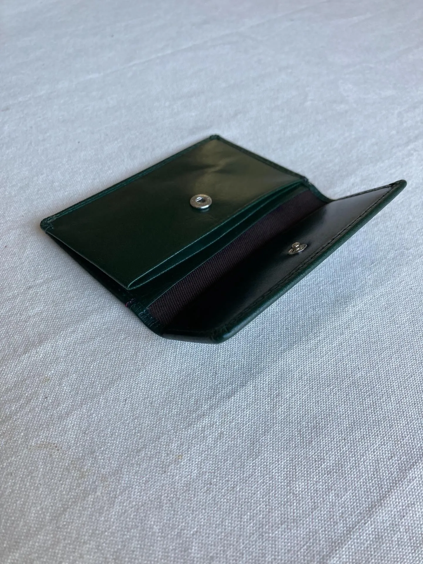 水牛革を使用しましたカードケース。