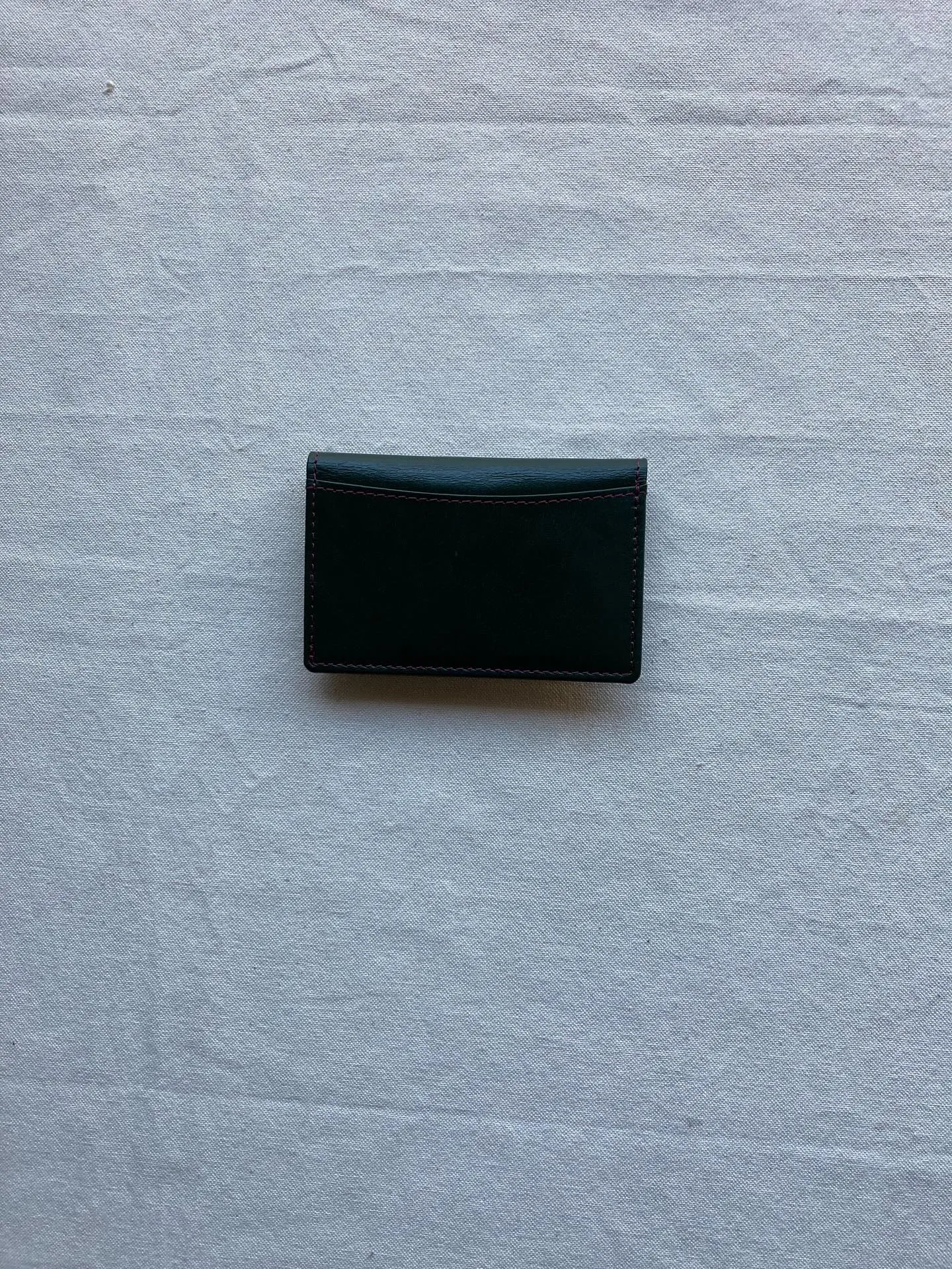 水牛革を使用しましたカードケース。