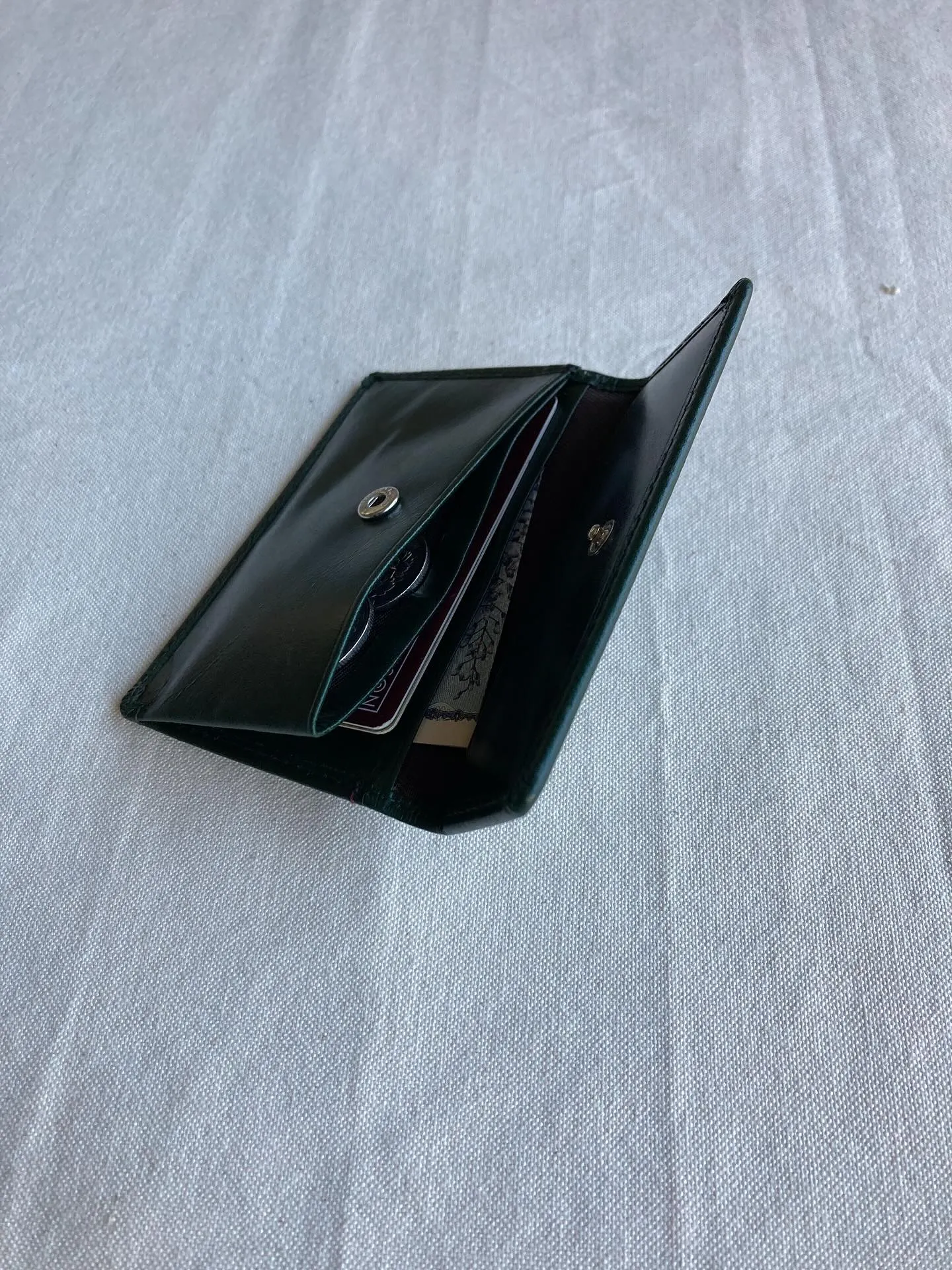 水牛革を使用しましたカードケース。