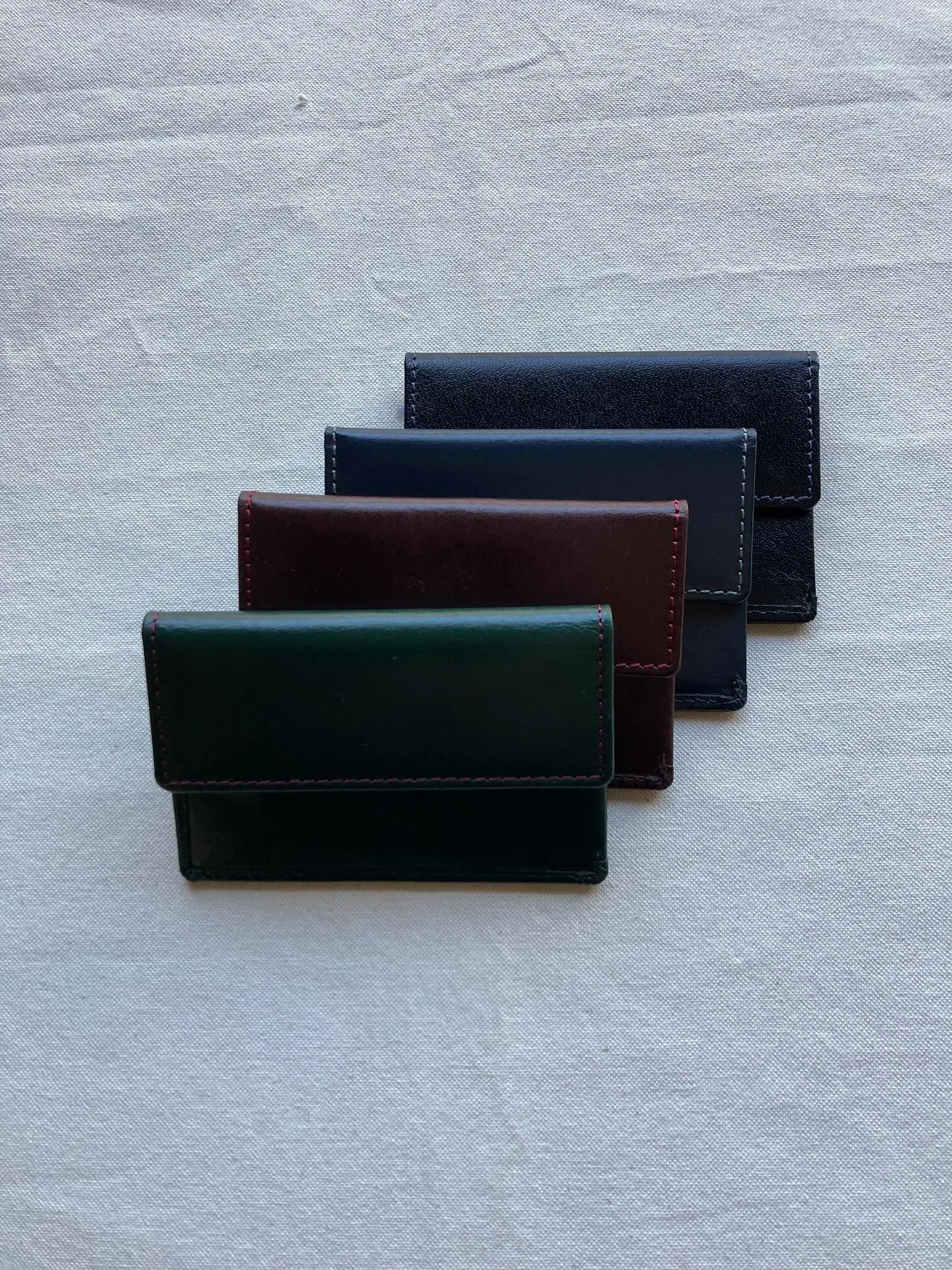水牛革を使用しましたカードケース。