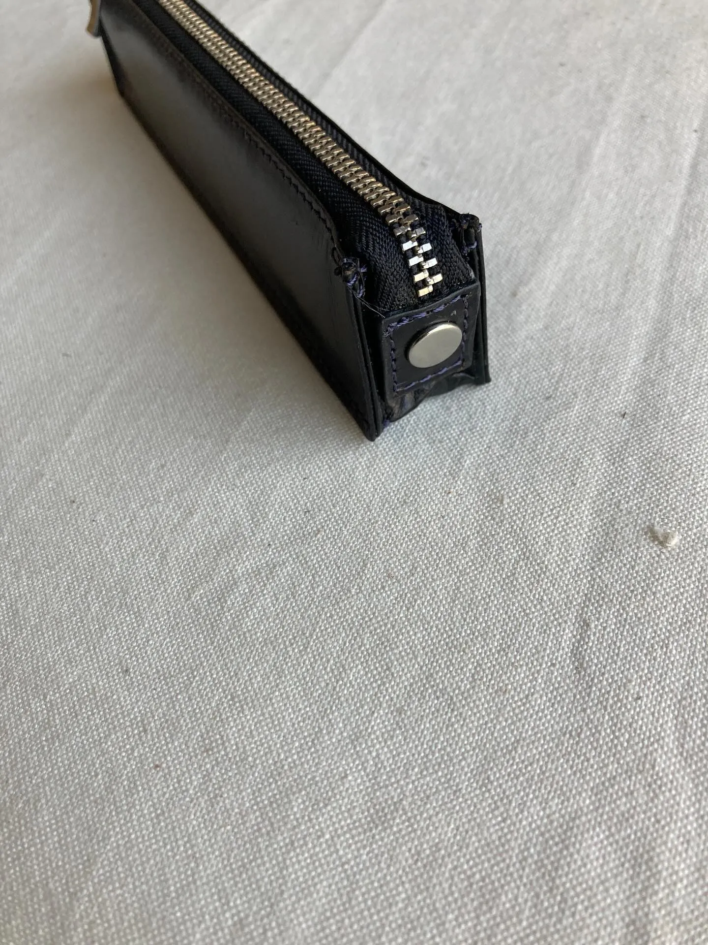 バッファローレザーを使用しましたペンケース。