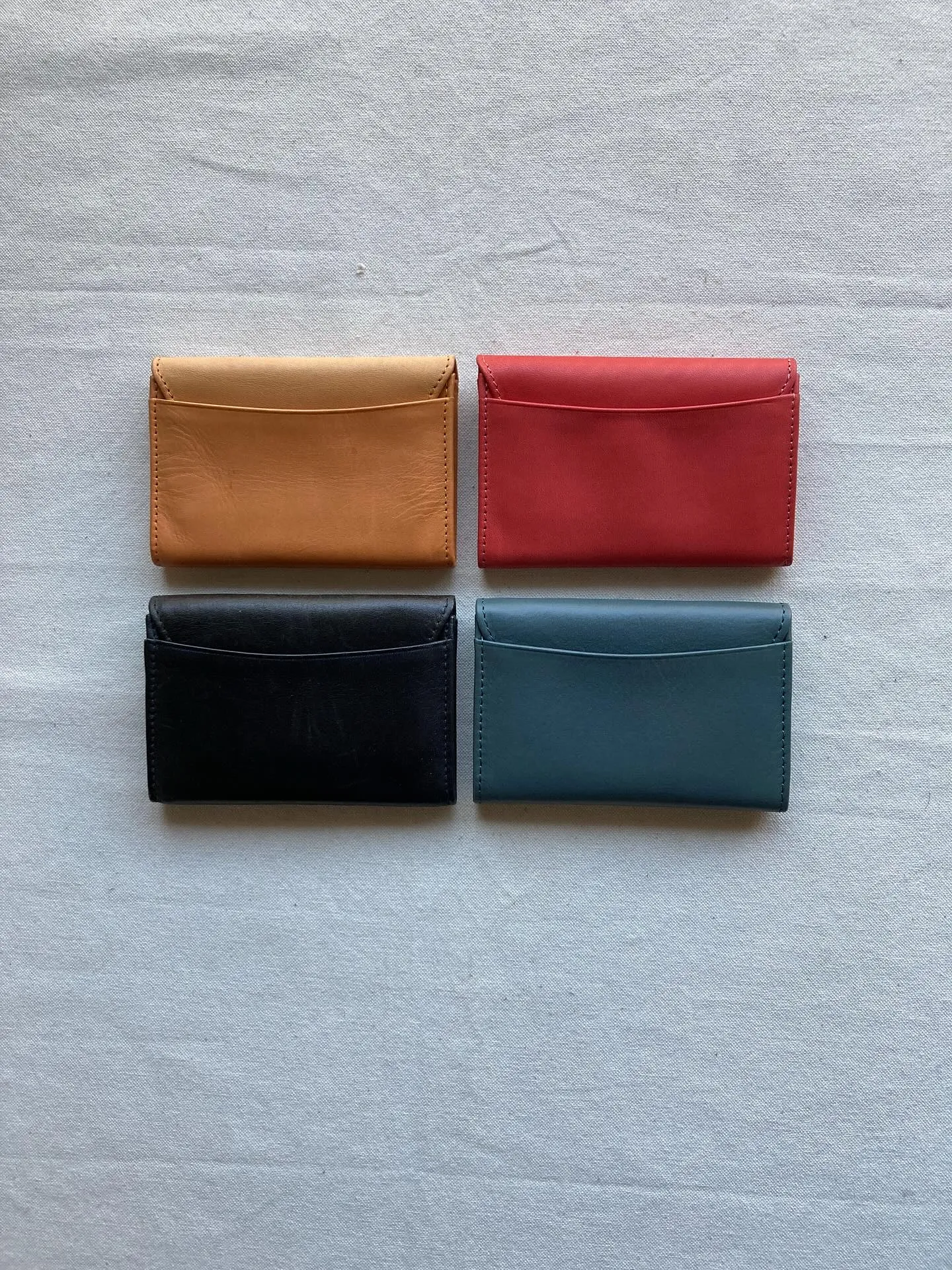 革素材をそのままに極力加工せずに薄化粧で仕上げたすっぴんヌメ...