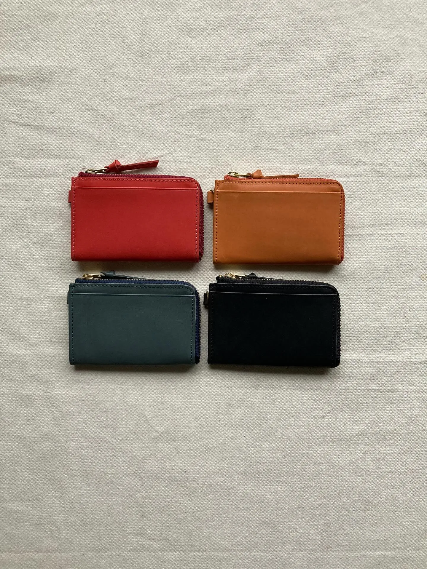 革素材をそのまま極力加工をせずに薄化粧で仕上げたすっぴんヌメ...