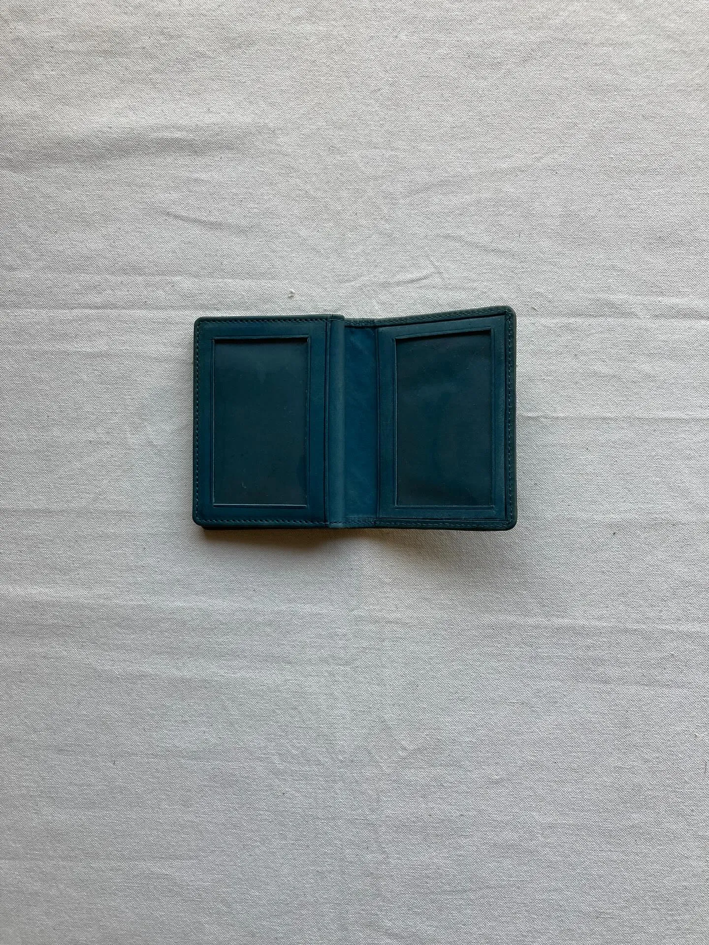 革素材をそのままに極力加工せずに薄化粧で仕上げたすっぴんヌメ...