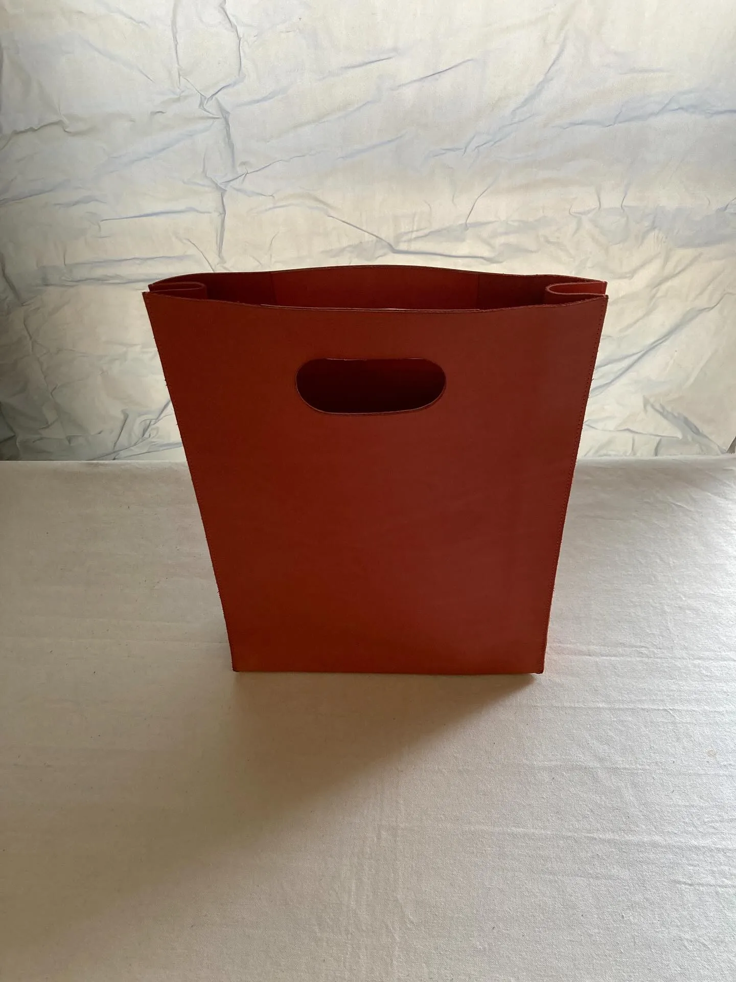 革素材をそのままに極力加工せずに薄化粧仕上げのすっぴんヌメ革...