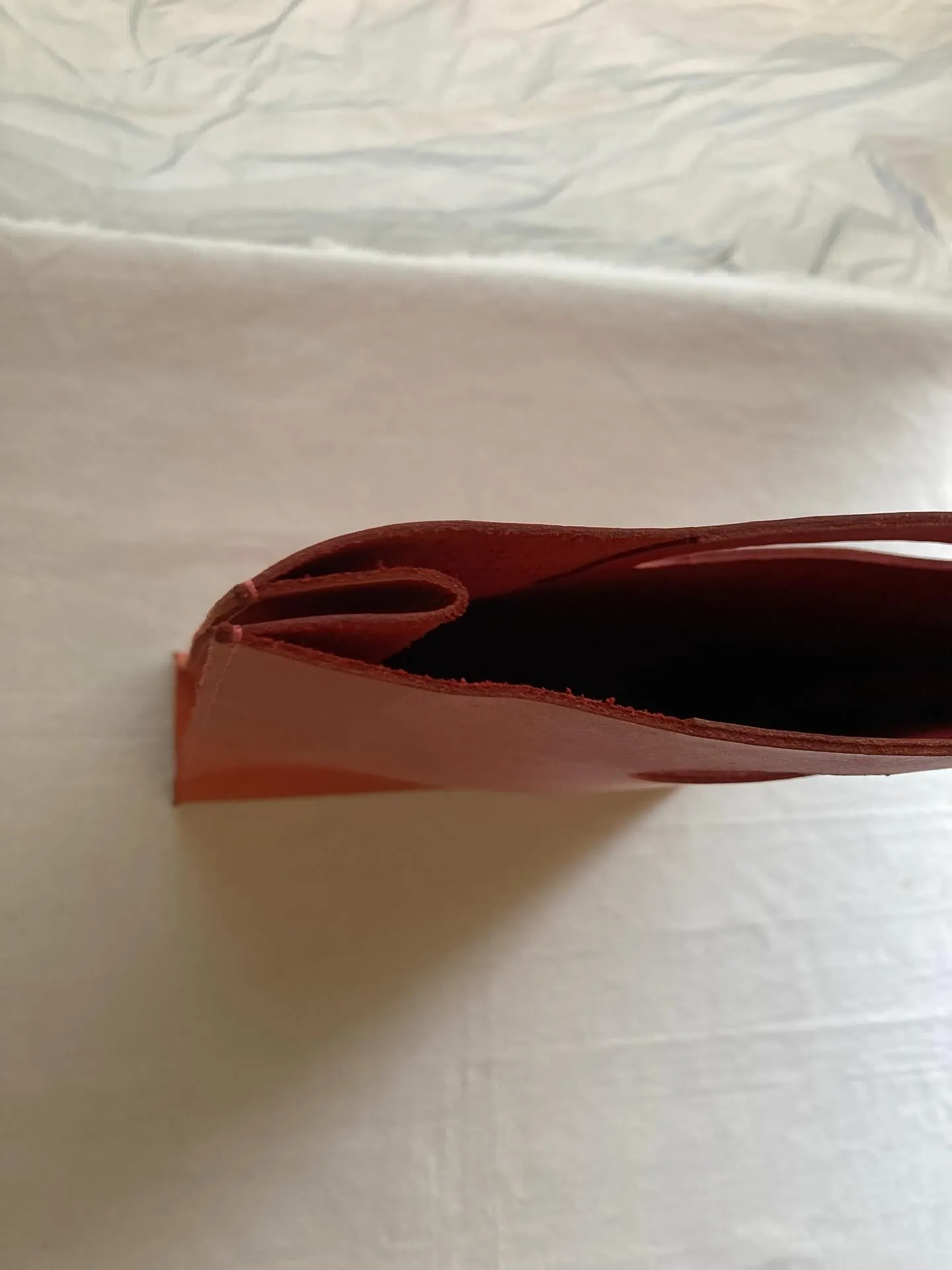 革素材をそのままに極力加工せずに薄化粧仕上げのすっぴんヌメ革...