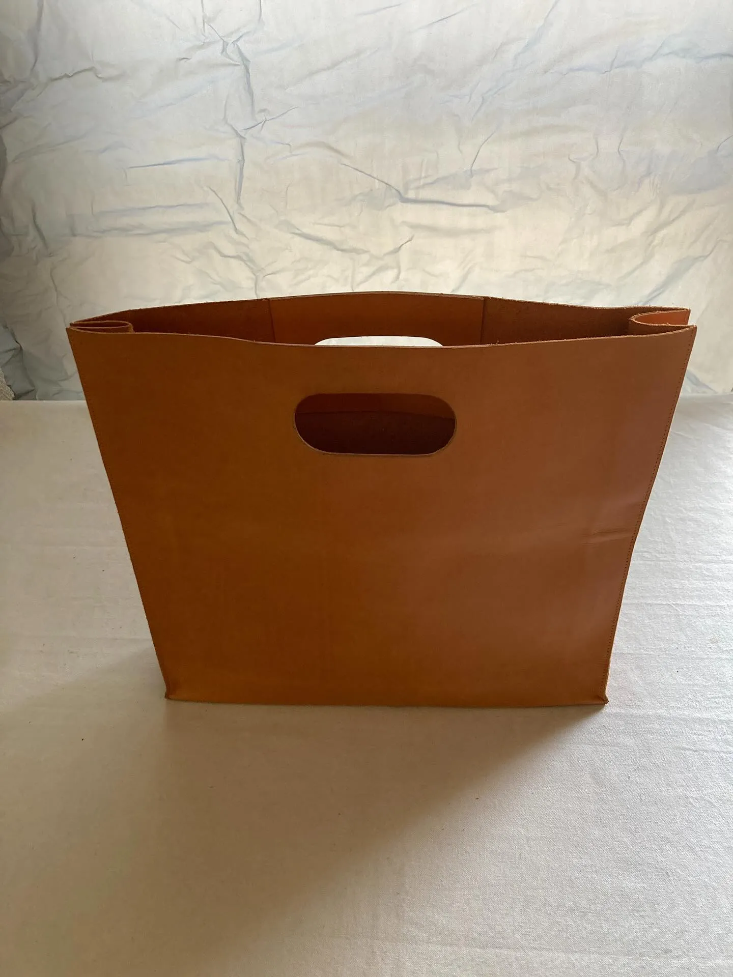 革素材をそのままに極力加工せずに薄化粧仕上げのすっぴんヌメ革...