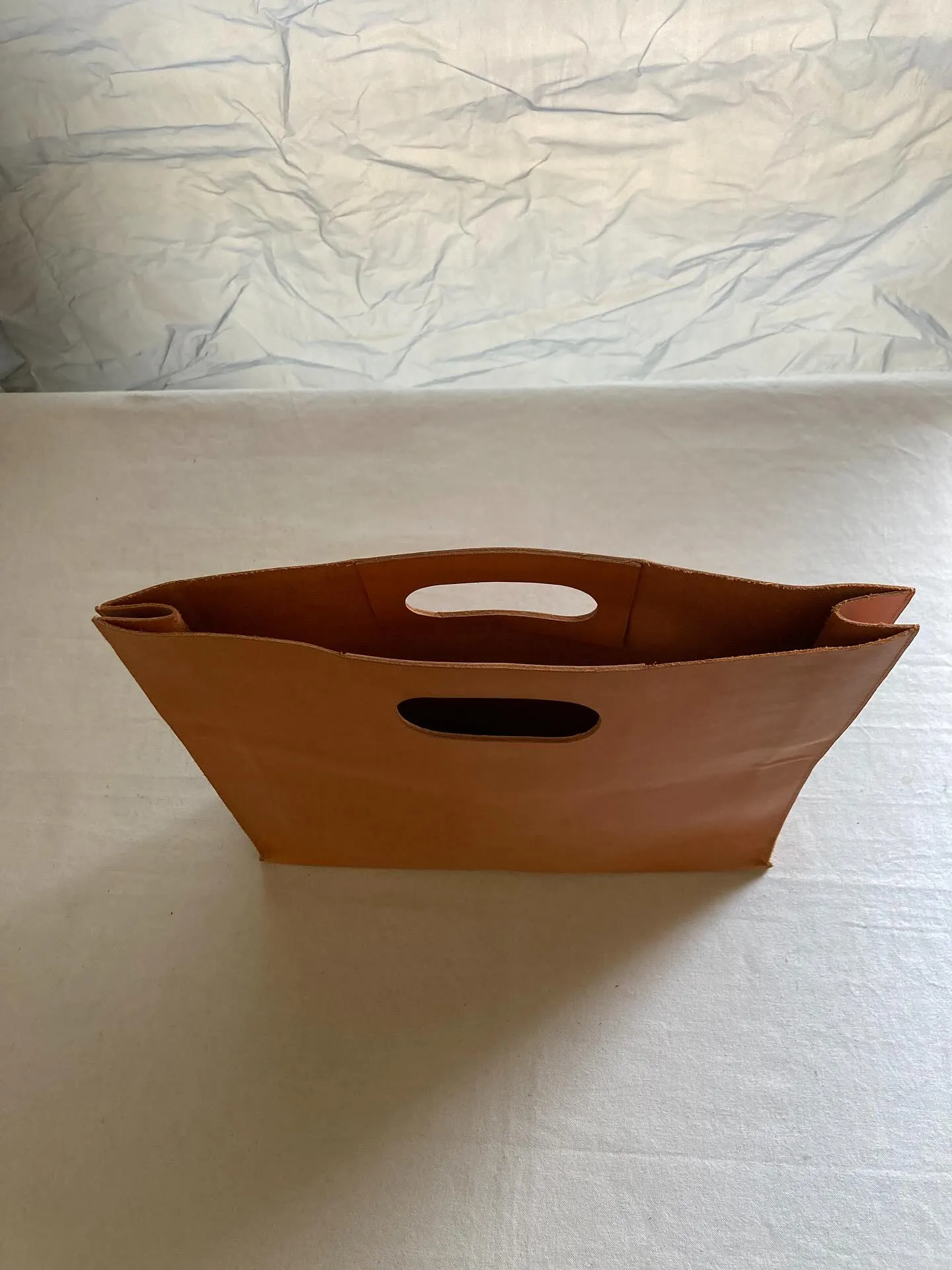 革素材をそのままに極力加工せずに薄化粧仕上げのすっぴんヌメ革...