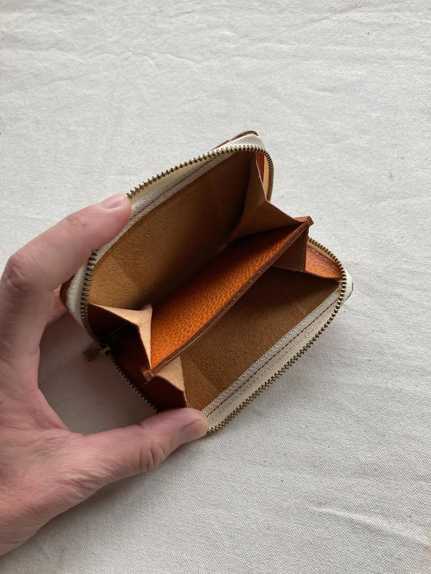 イタリアンタンナー、Ｍ.Ｐ.Ｇ.社からベルーガという革を使用...