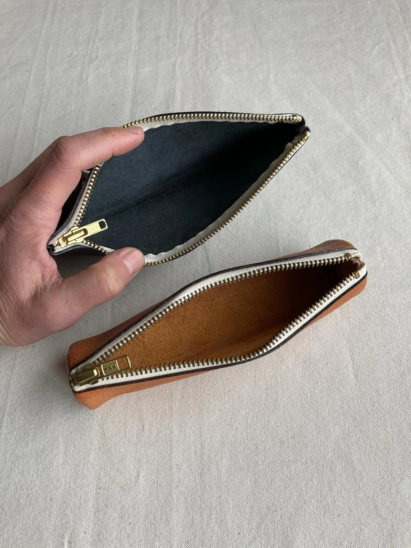 イタリアンタンナー、Ｍ.Ｐ.Ｇ.社のベルーガという革を使用し...