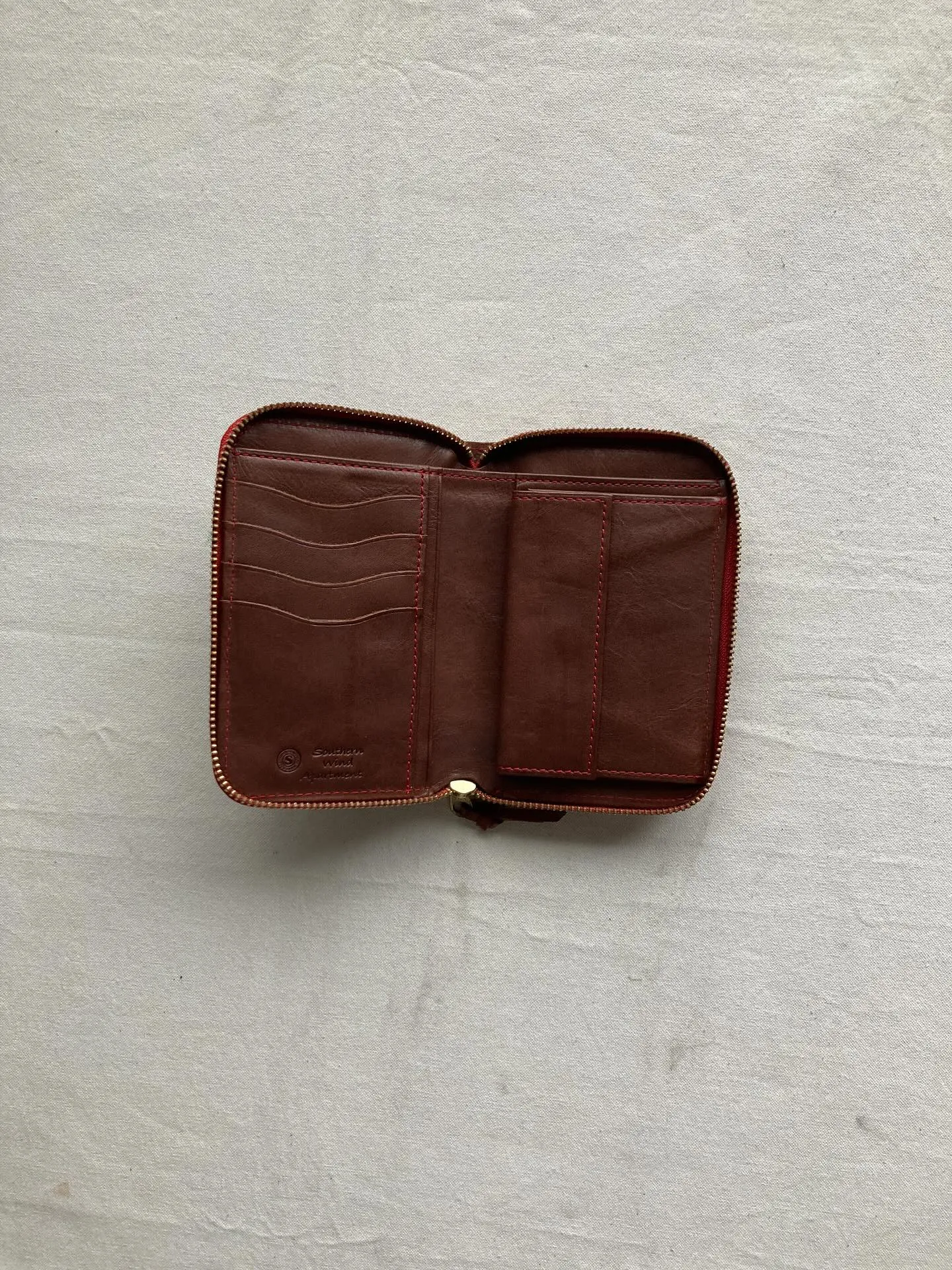 イタリアンタンナー、ブリターニャ社のアリゾナという革を使用し...