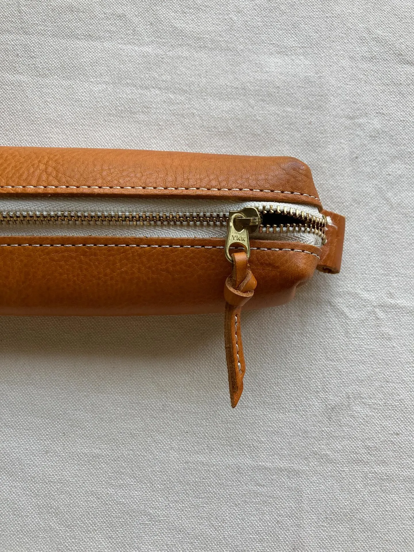 イタリアンタンナー、ブリターニャ社のアリゾナレザーを使用しま...