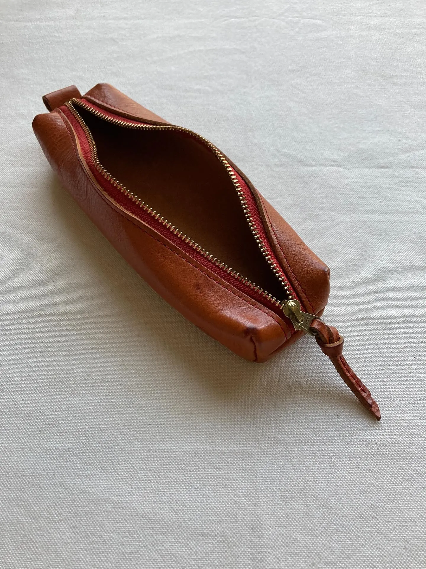 イタリアンタンナー、ブリターニャ社のアリゾナレザーを使用しま...