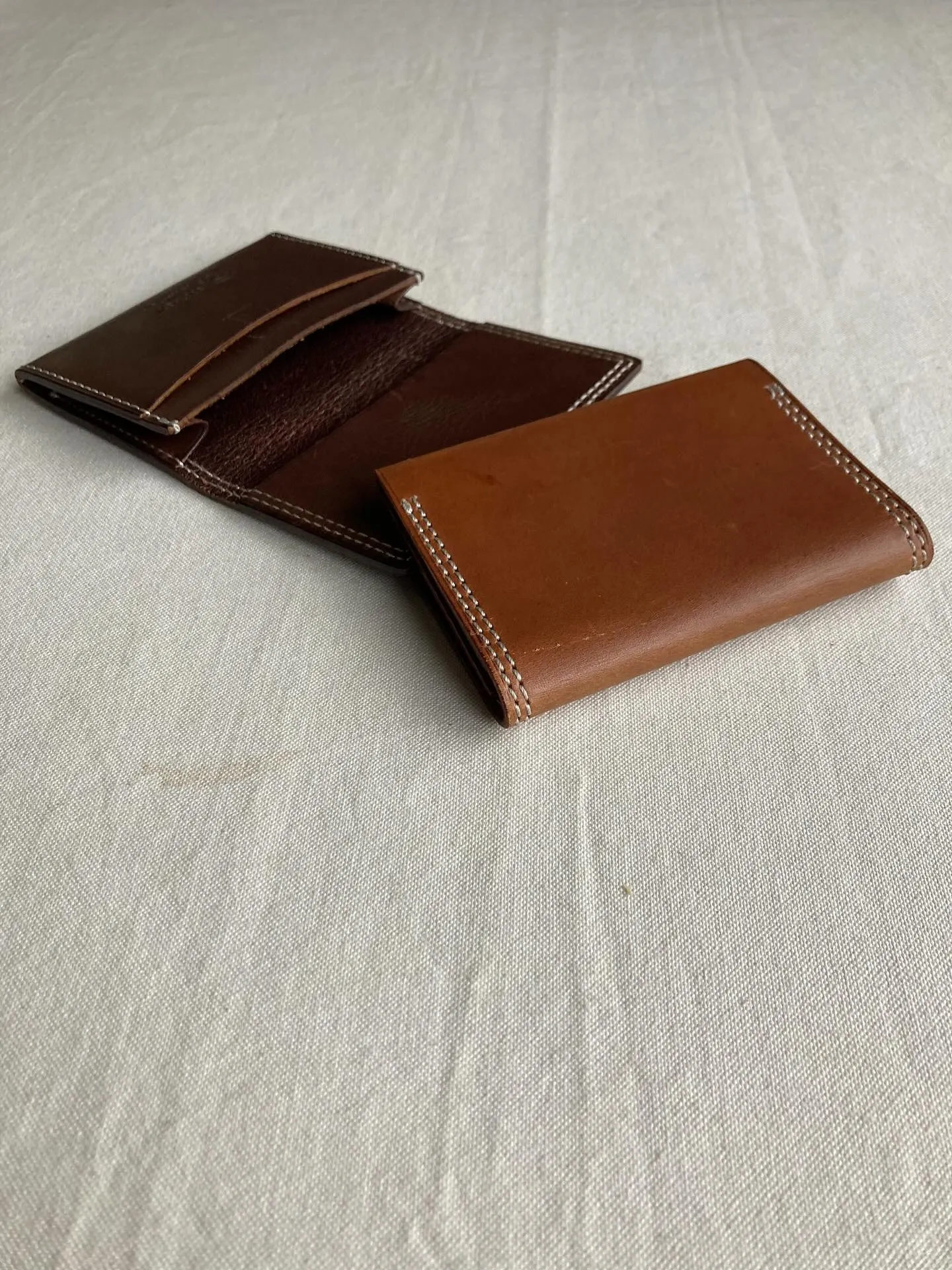 イタリアンタンナー、モンタナ社のリオという革を使用しました名...