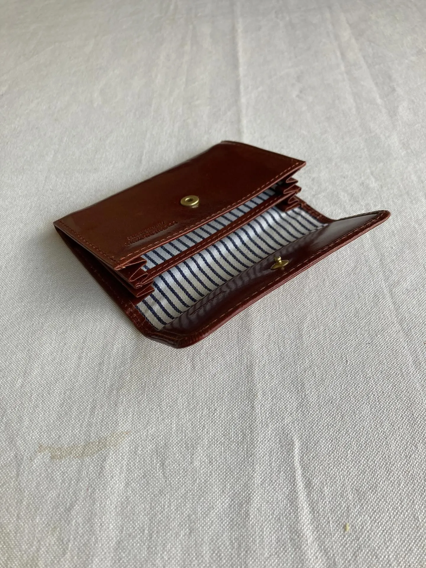 イタリアンタンナー、グレノーブル社のタンポナートという革を使...