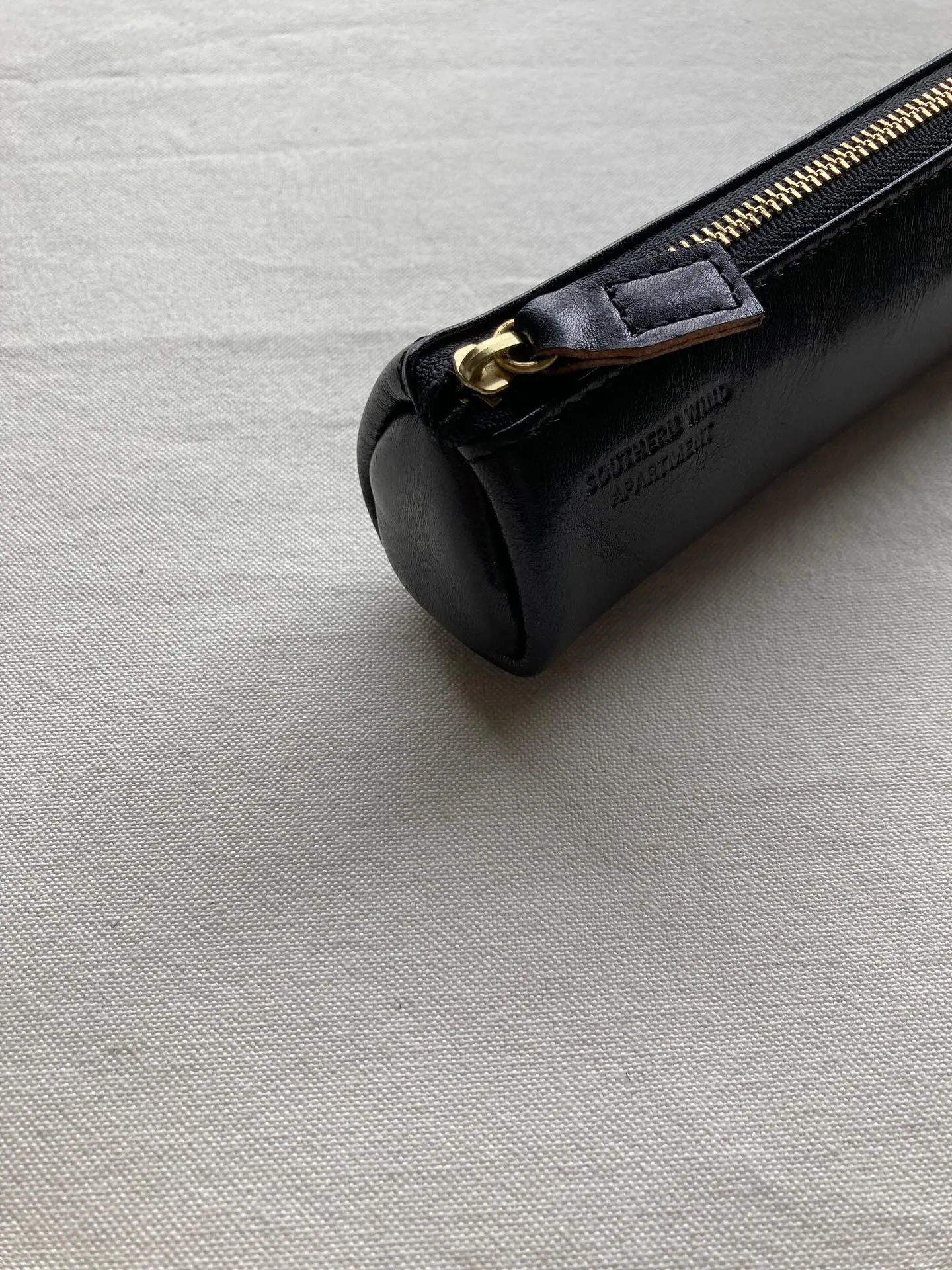 イタリアンタンナー、グレノーブル社のタンポナートという革を使...