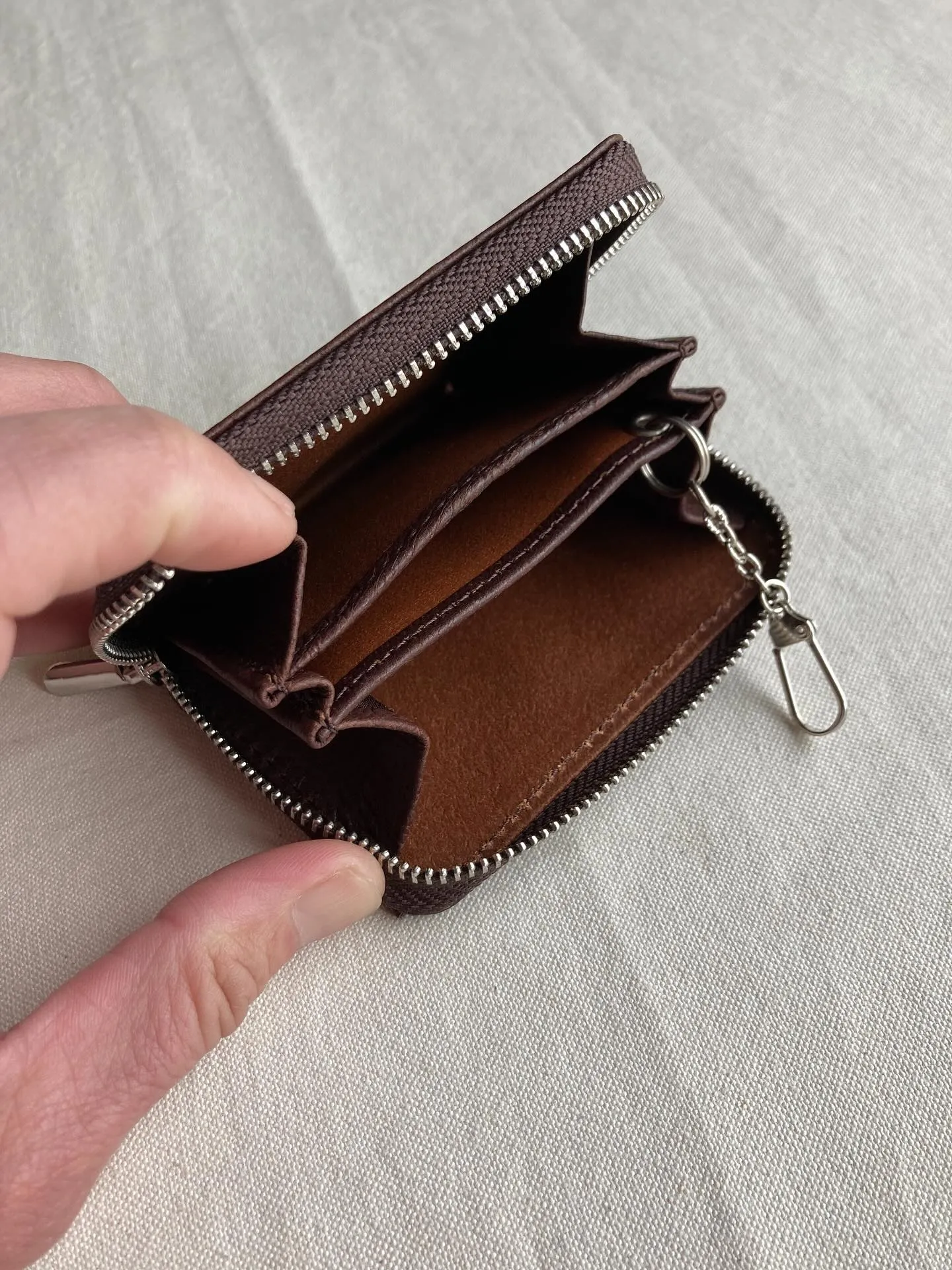 都内墨田区で手間ひまをじっくりとかけて天然タンニン素材を使っ...