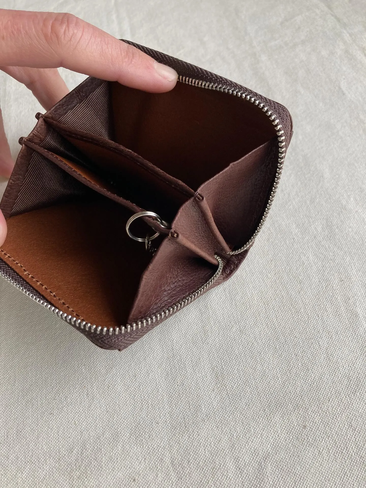 都内墨田区で手間ひまをじっくりとかけて天然タンニン素材を使っ...