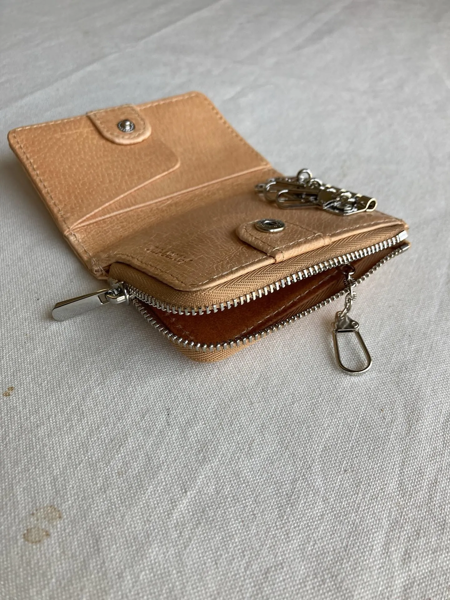 都内墨田区で手間ひまをじっくりとかけて天然タンニン素材を使っ...