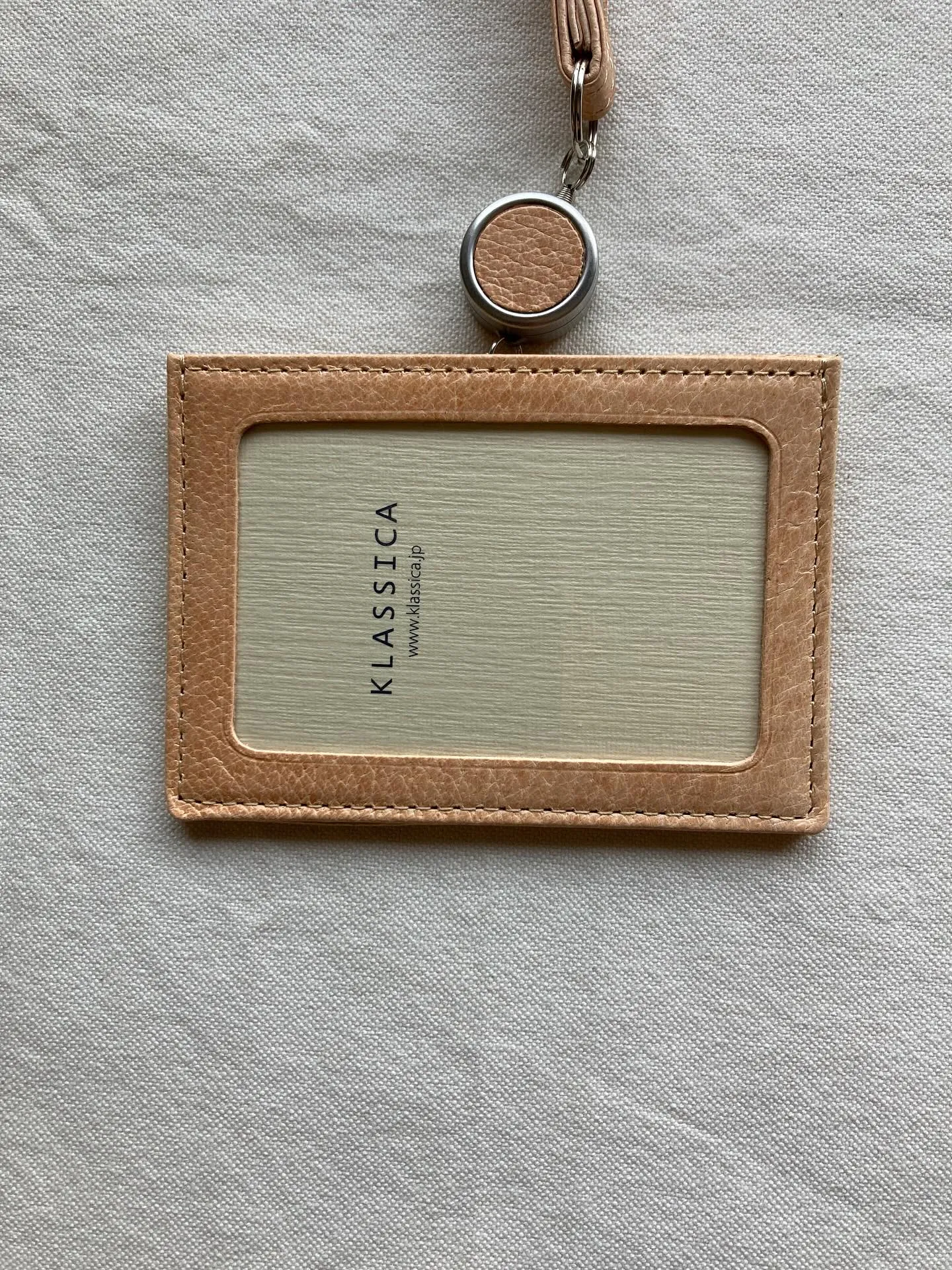 新しい環境での自分を紹介するアイテム。